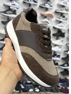 Тёмно-коричневый