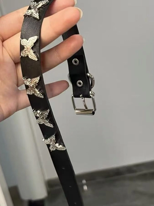 Gotika va pank uslubidagi choker, kapalak, yurak, xoch va boshqa bezakli modellar