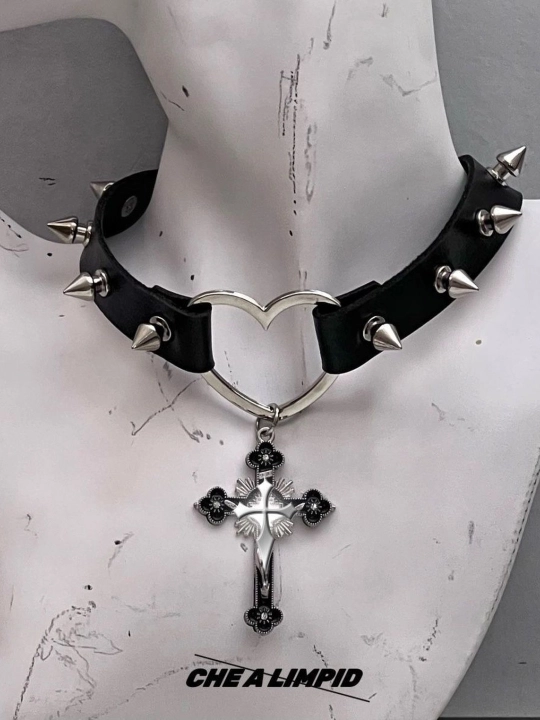Gotika va pank uslubidagi choker, kapalak, yurak, xoch va boshqa bezakli modellar