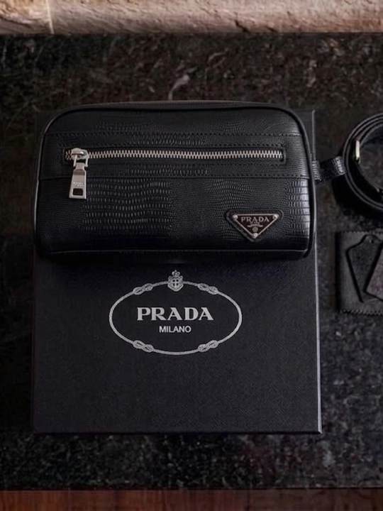 PRADA Erkaklar uchun eko teridan tikilgan yelkaga osib taqiladigan barsetka