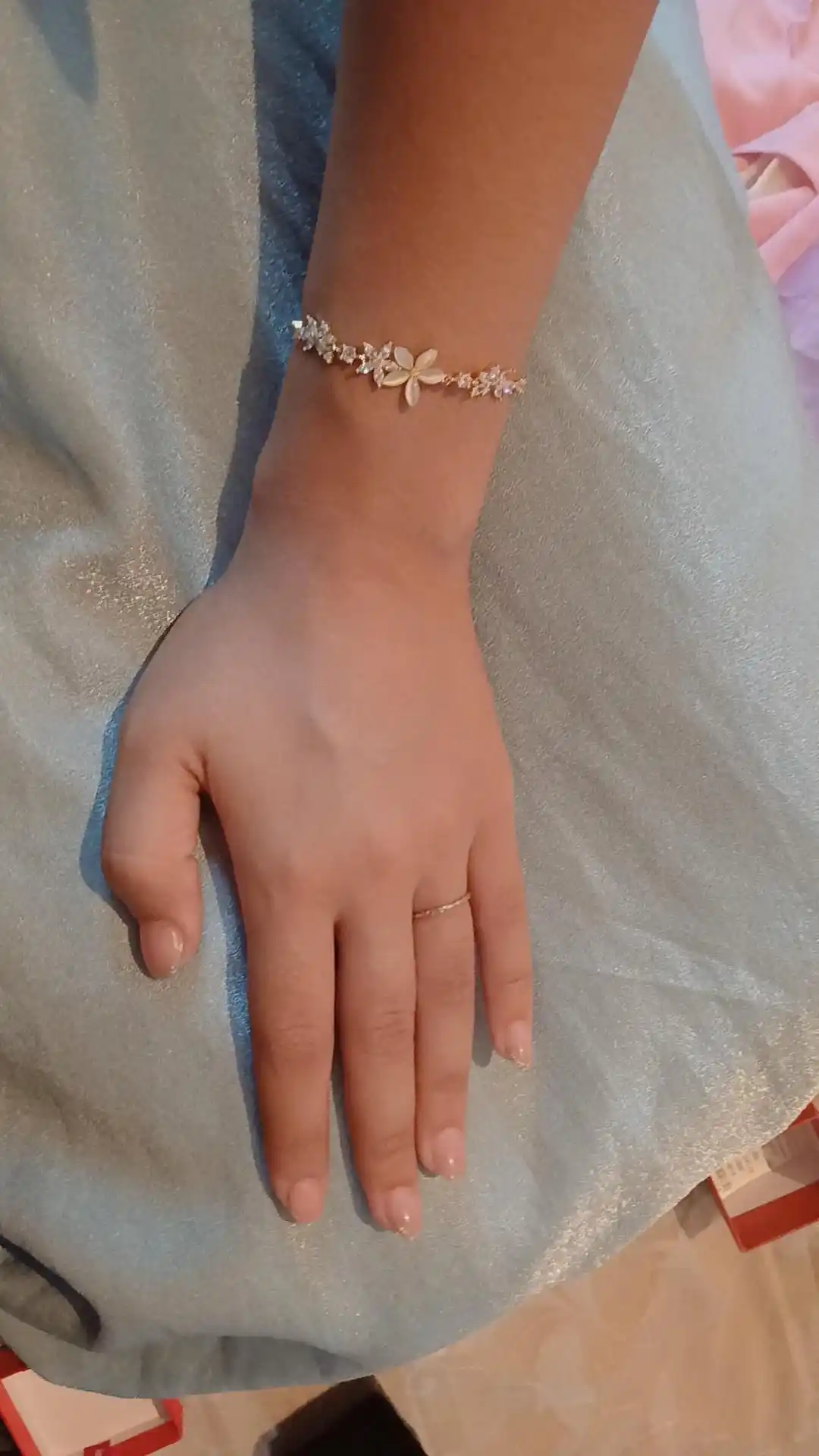 Ayollar qo‘l bilaguzugi