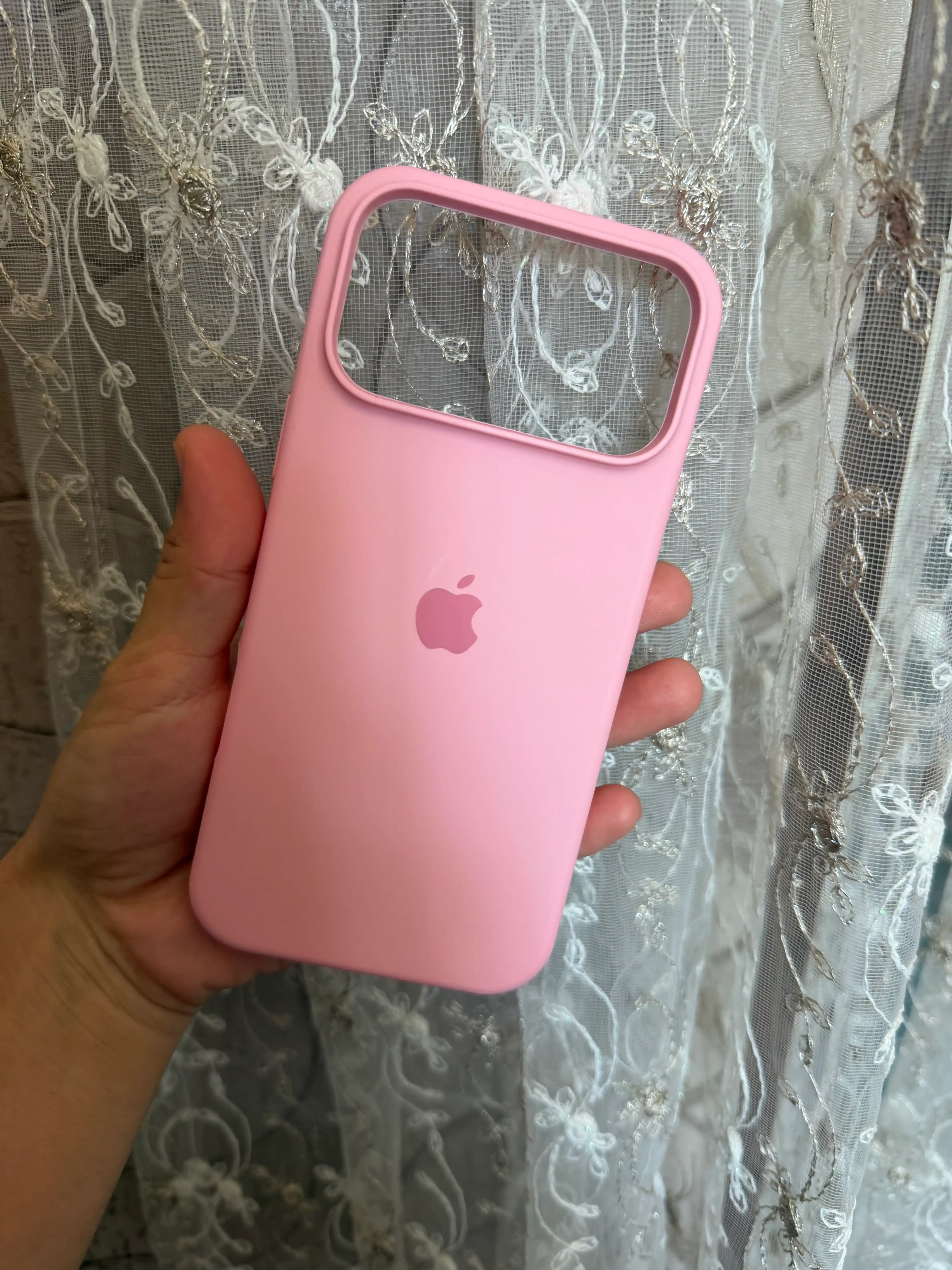 Силиконовый чехол с логотипом для iPhone 17 Pro Max/18 Pro Max бортик 1.5 мм