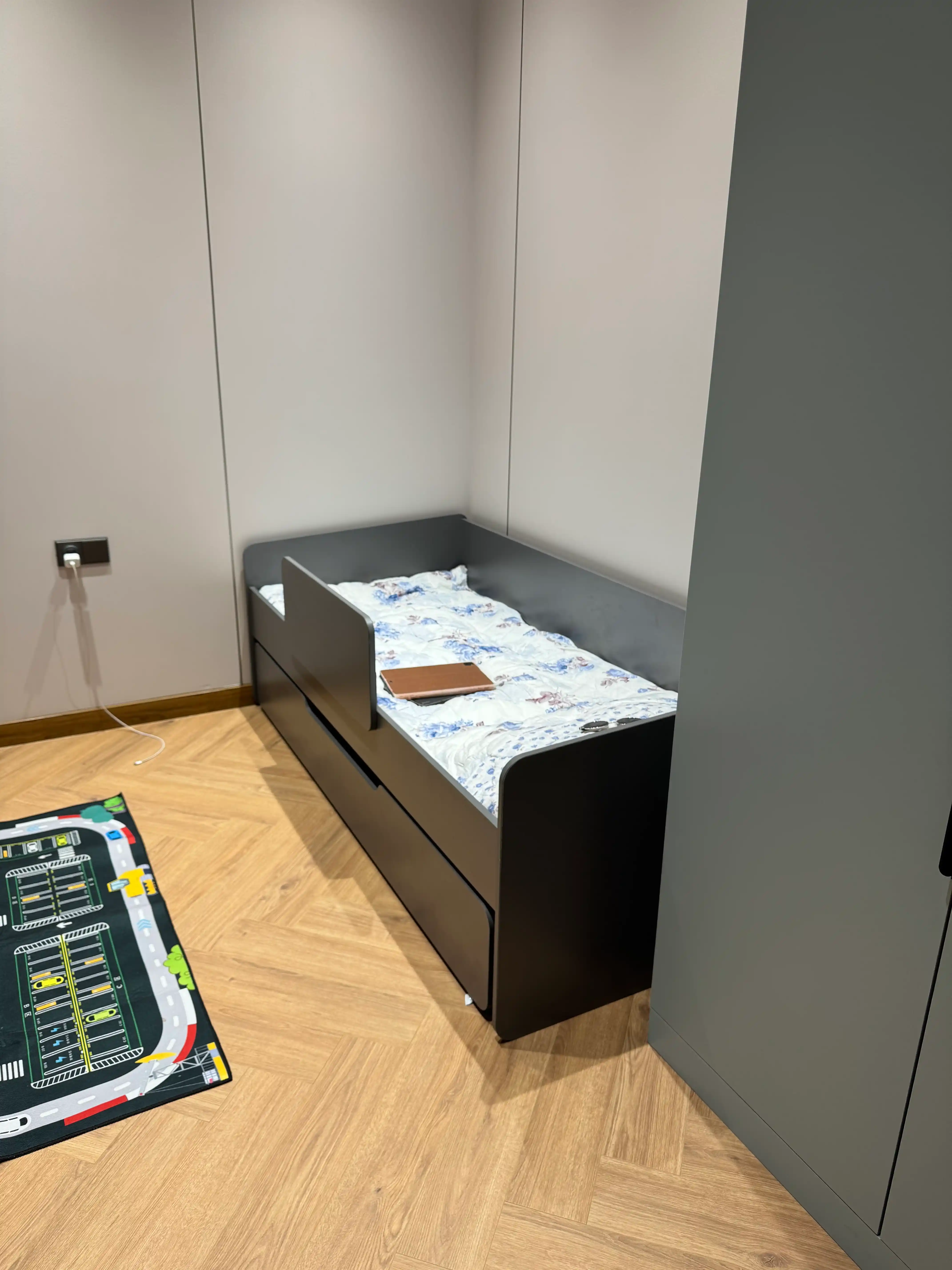 Кровать выдвижная WOODY W25, два спальных места 180×80 и 165×80 см, съёмный бортик
