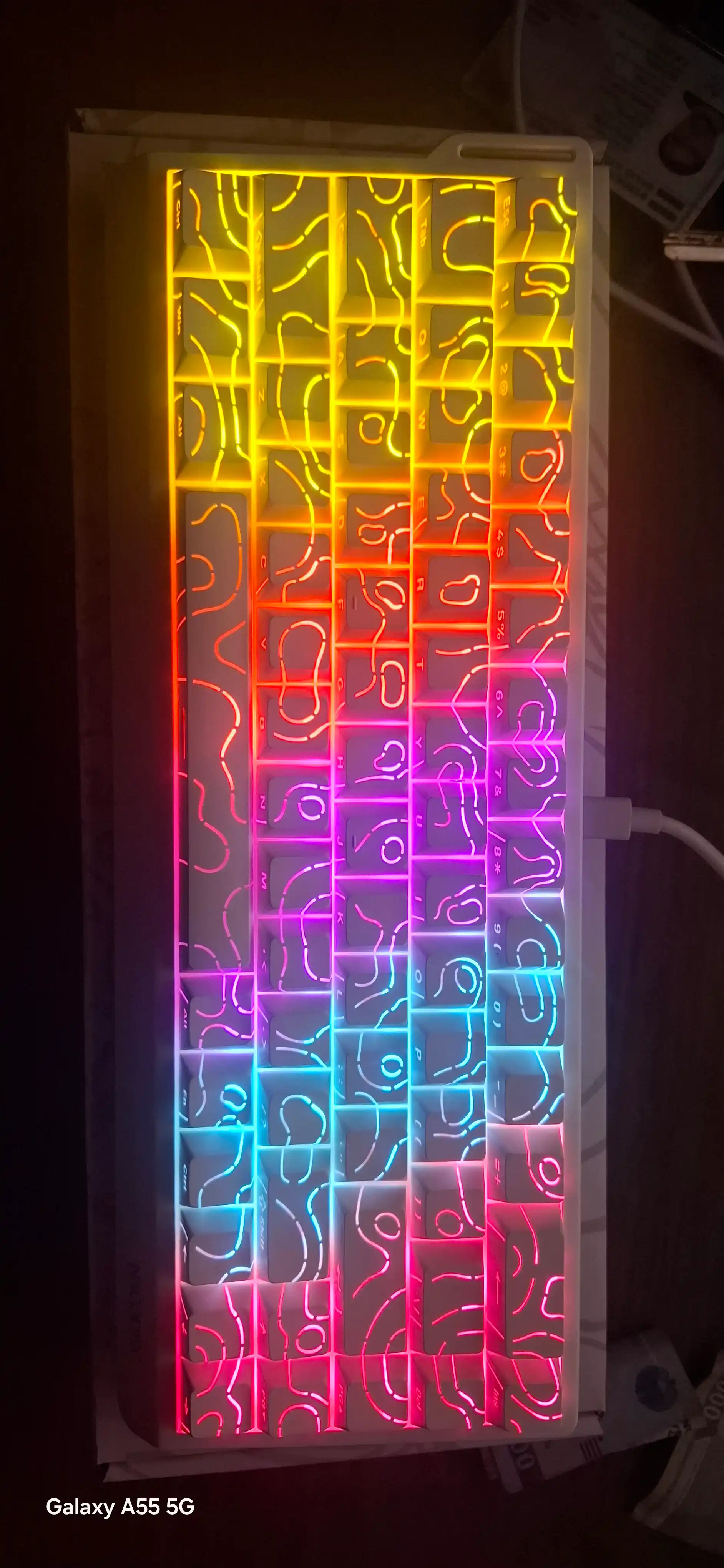 Geymerlar uchun RGB yoritilgan AJAZZ o‘yin klaviaturasi mexanik / membranali