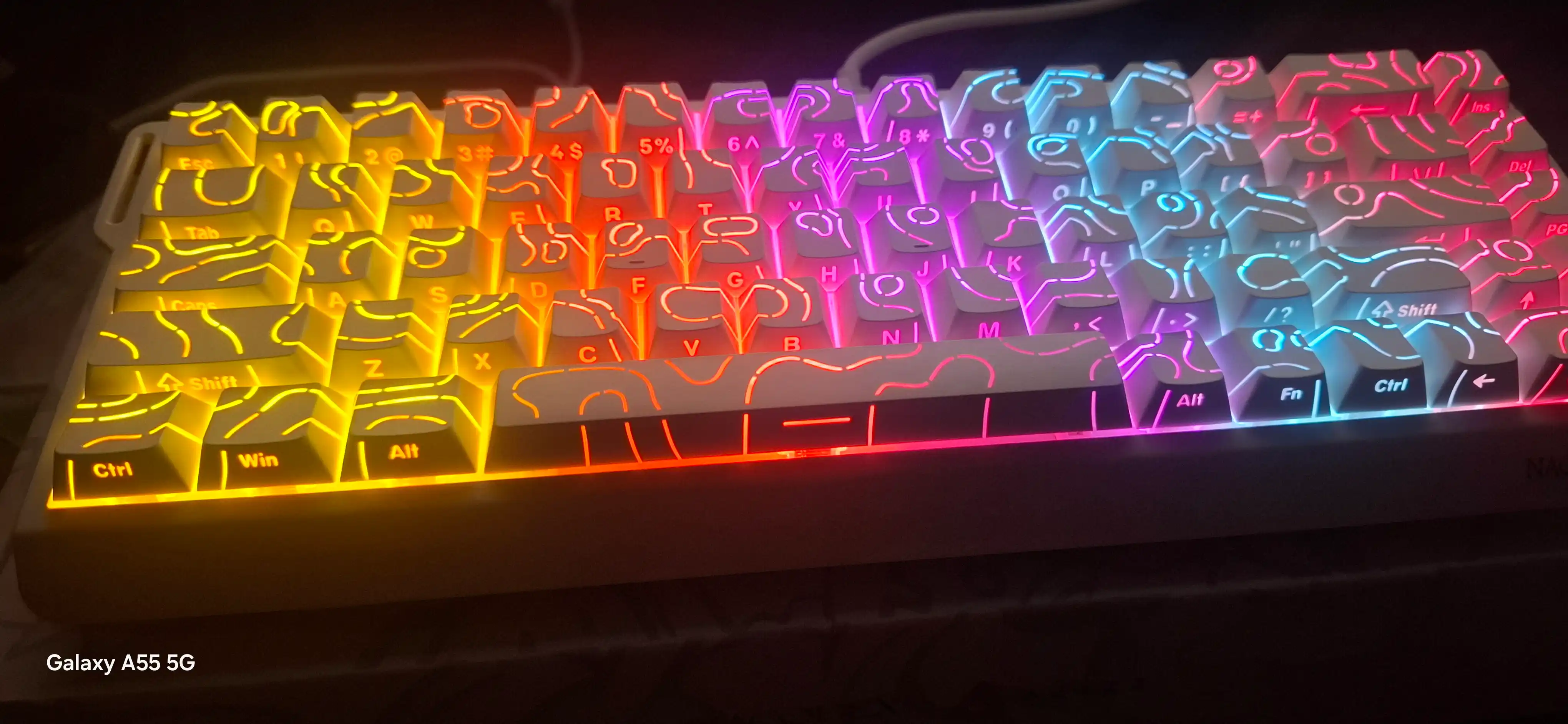 Geymerlar uchun RGB yoritilgan AJAZZ o‘yin klaviaturasi mexanik / membranali