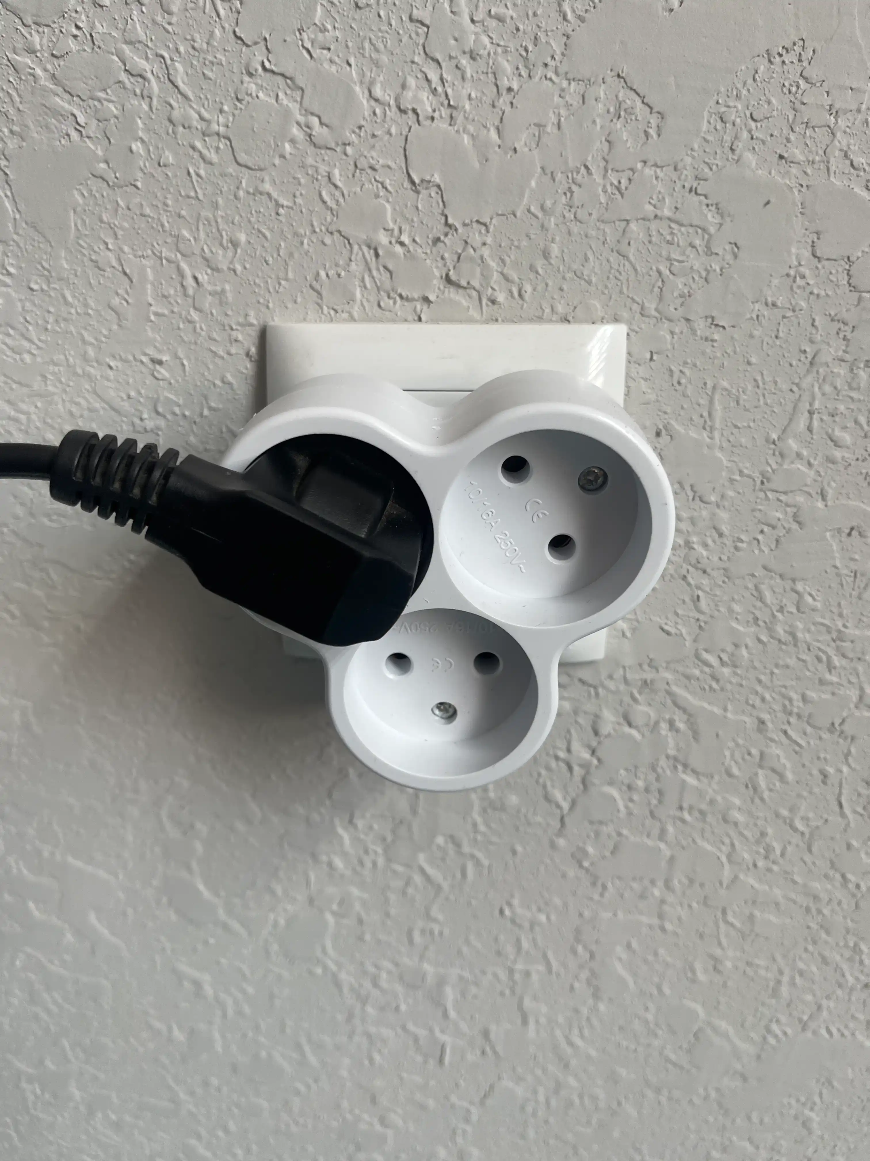 Troynik, perexodnik Beshr, 2/3 rozetka, maxkam korpus, evrovilka, zazemleniyasiz, adapter