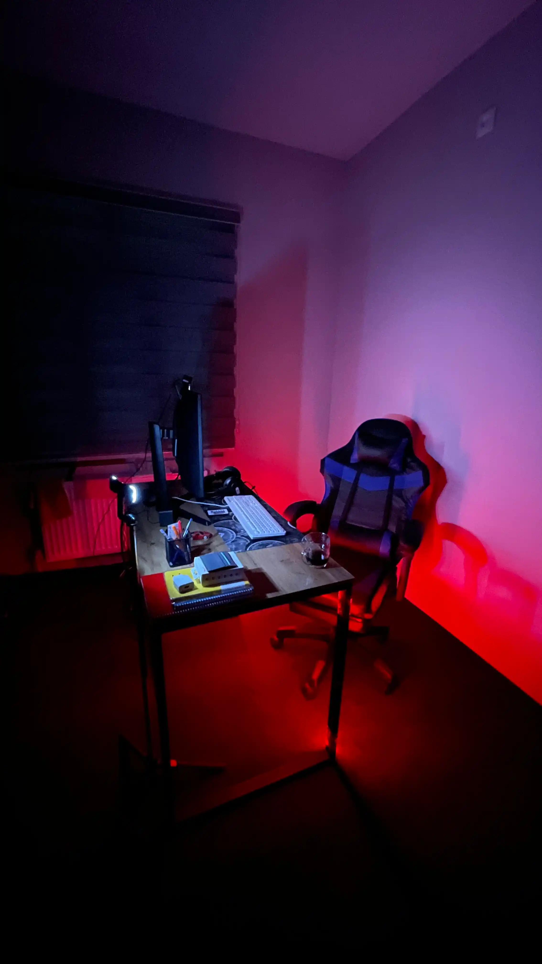 RGB LED masofadan boshqarish pulti bilan 5 metrli LED ko'p rangli lentasi 