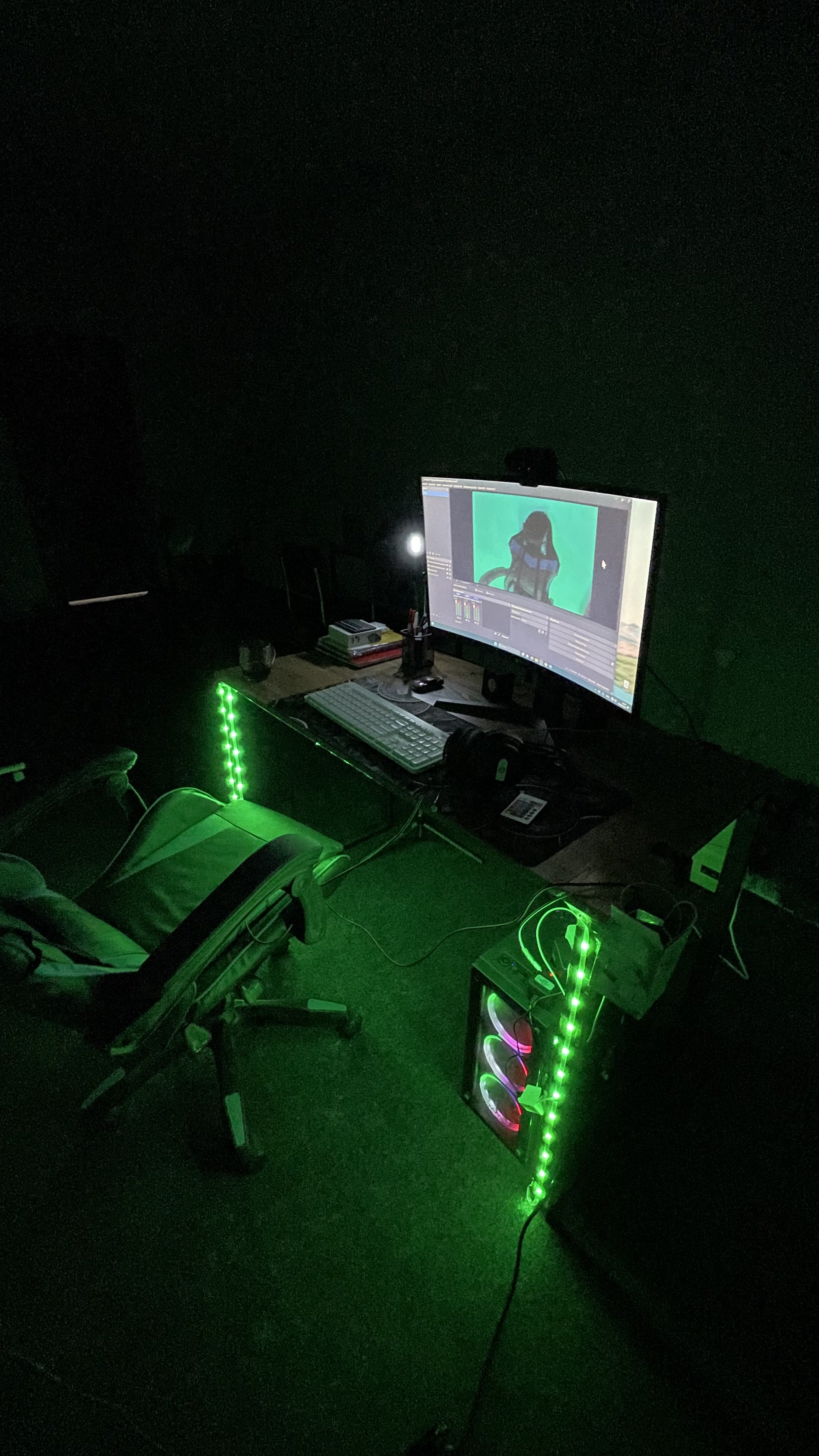 RGB LED masofadan boshqarish pulti bilan 5 metrli LED ko'p rangli lentasi 