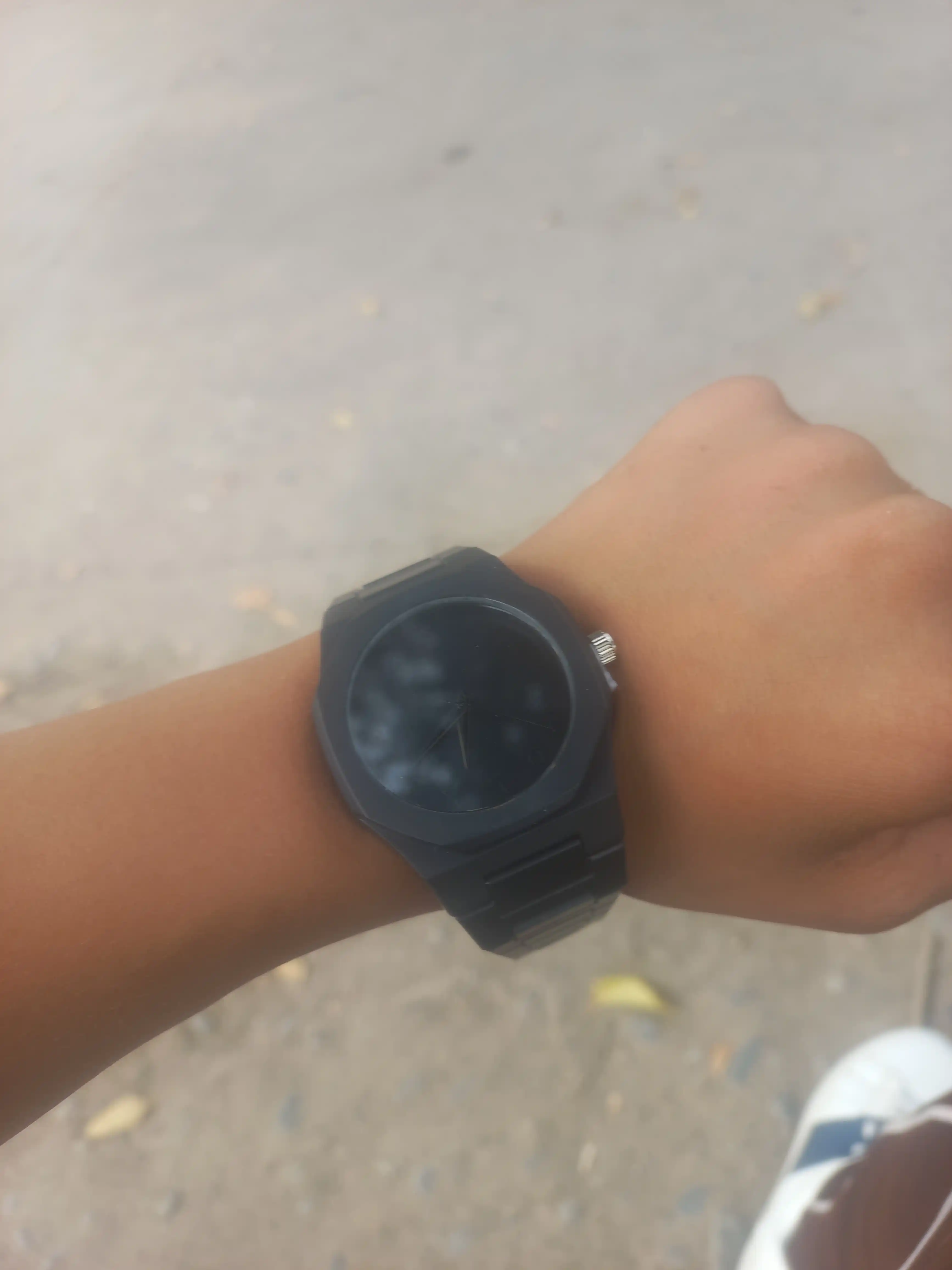 Arab Aura erkaklar soati - minimalist qora rangda, quti bilan