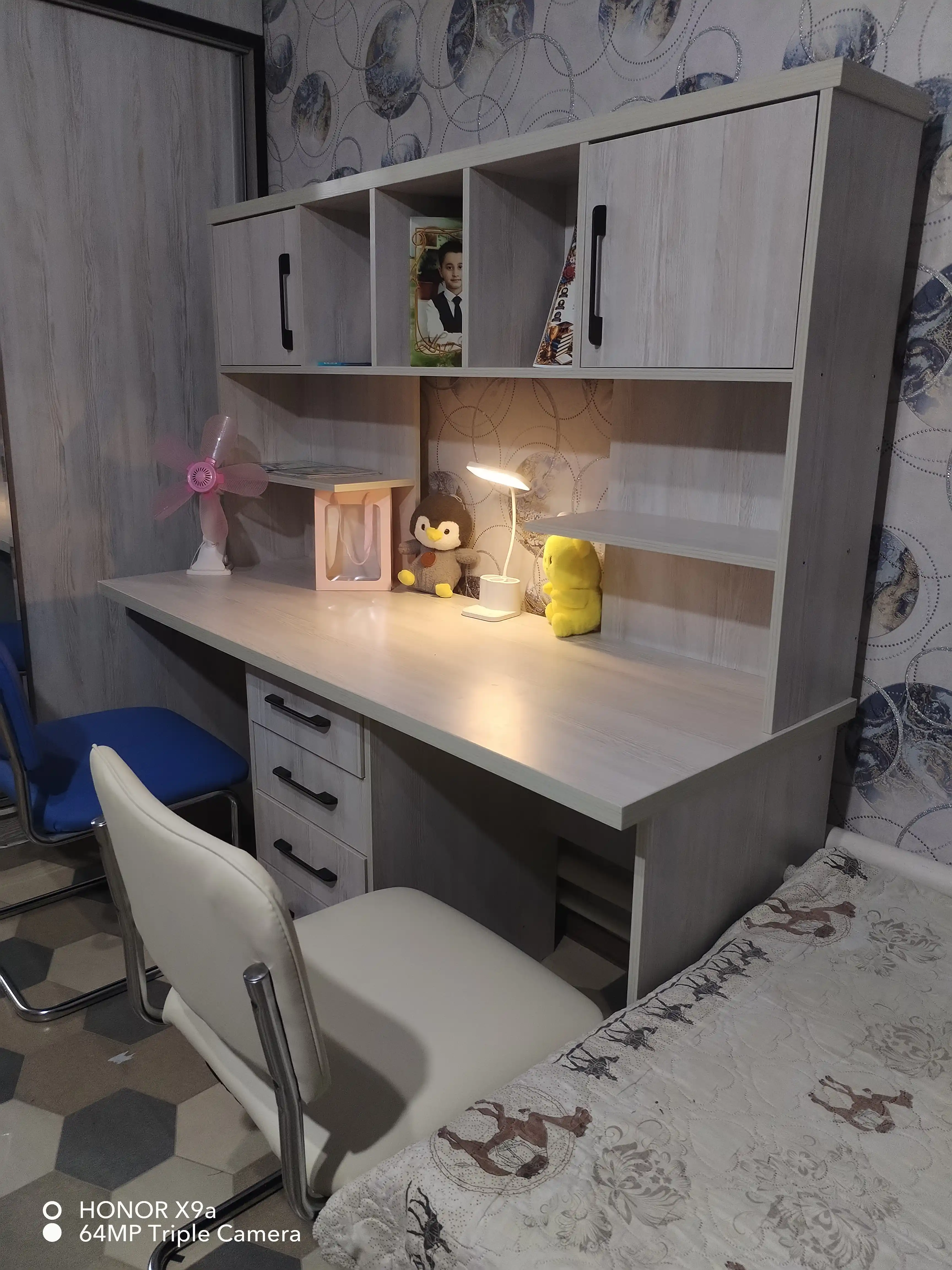 Аkkumlyatorli aqlli stol lampasi