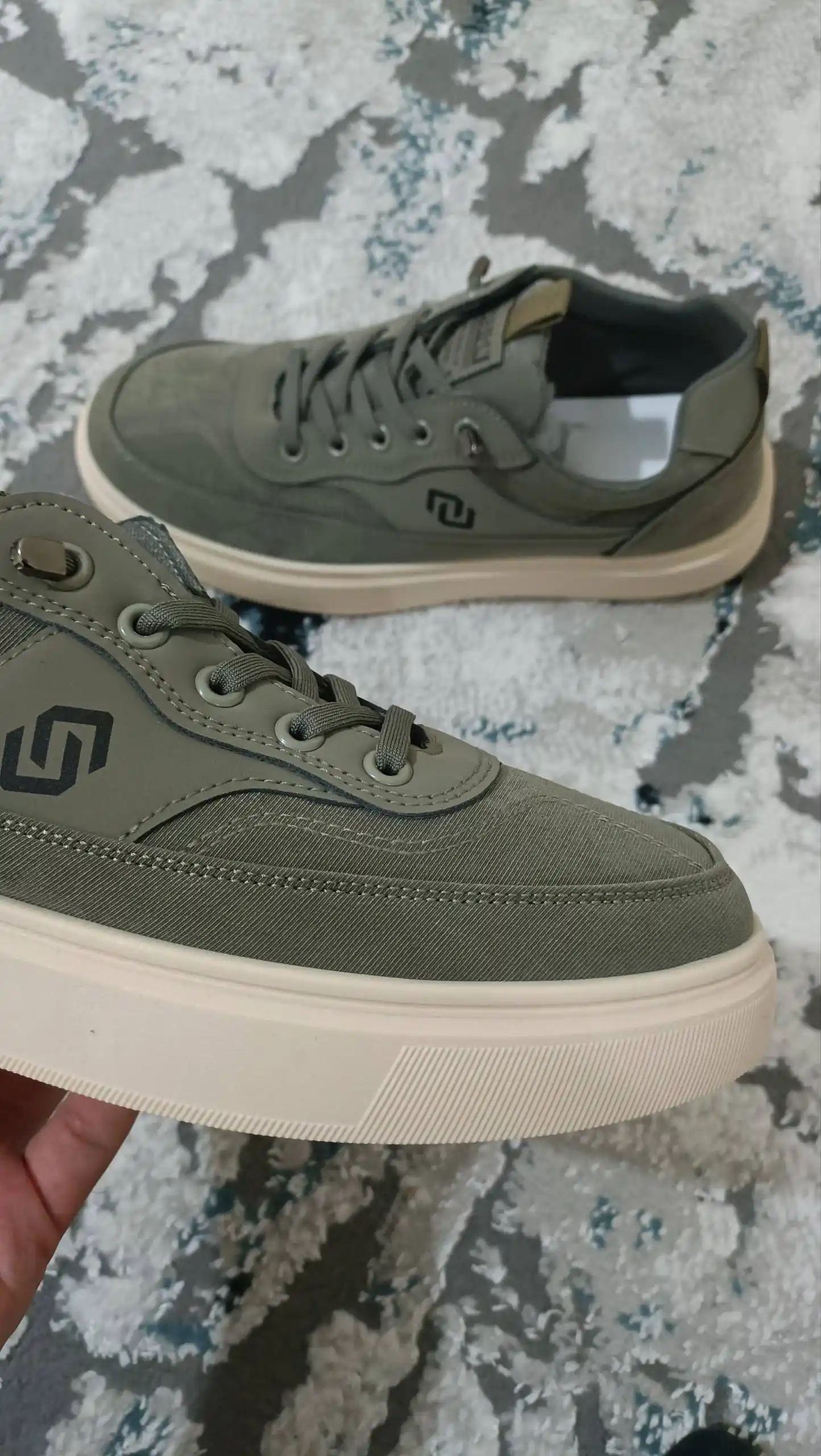 Erkaklar uchun krossovka – keda. Casual model. Tekstil material. Kichik o‘lchamli