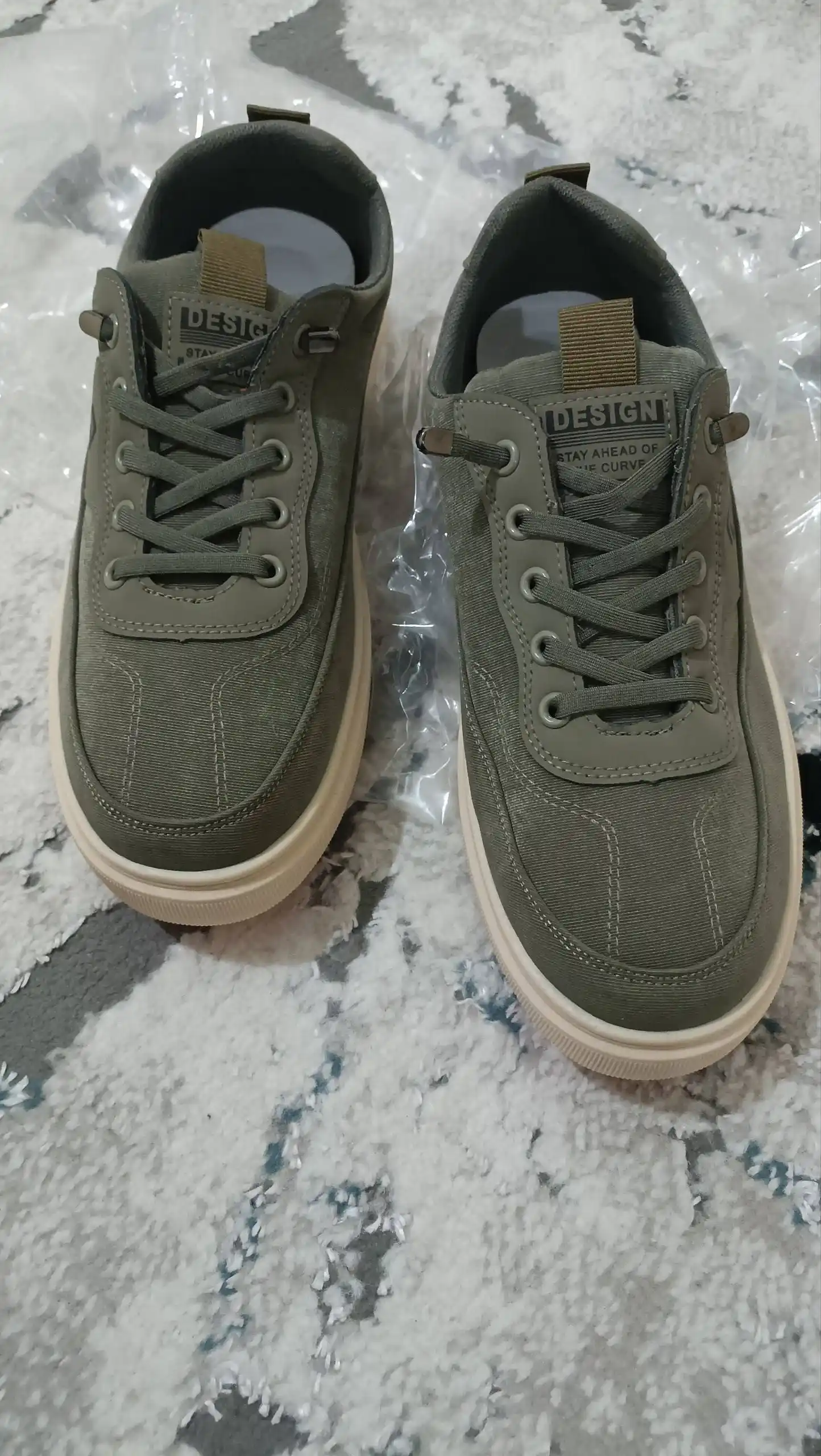 Erkaklar uchun krossovka – keda. Casual model. Tekstil material. Kichik o‘lchamli