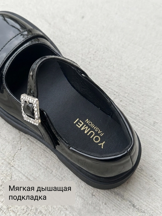 Женские, современные, лакированные туфли Mary Jane, с декоративными пряжками