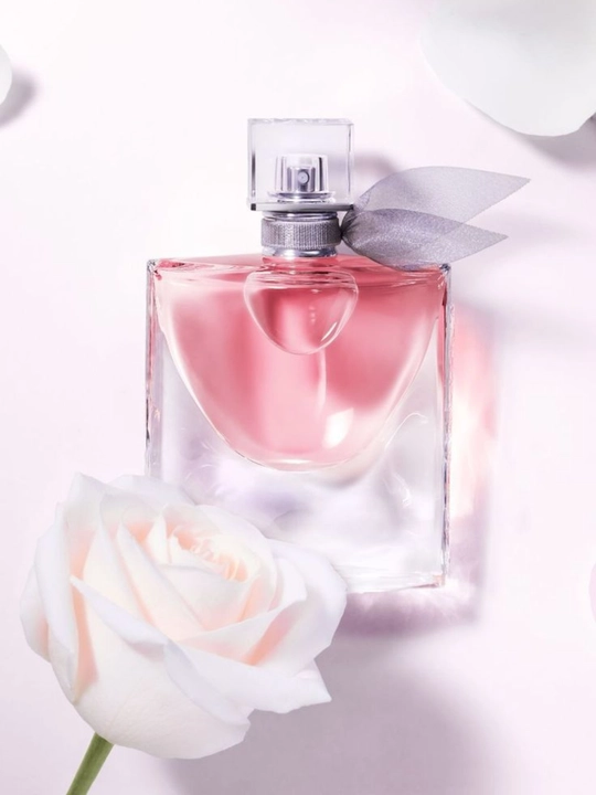Lancôme La Vie Est Belle ayollar atiri Eau de Parfum, vanil, iris va pachulili shirin ifor