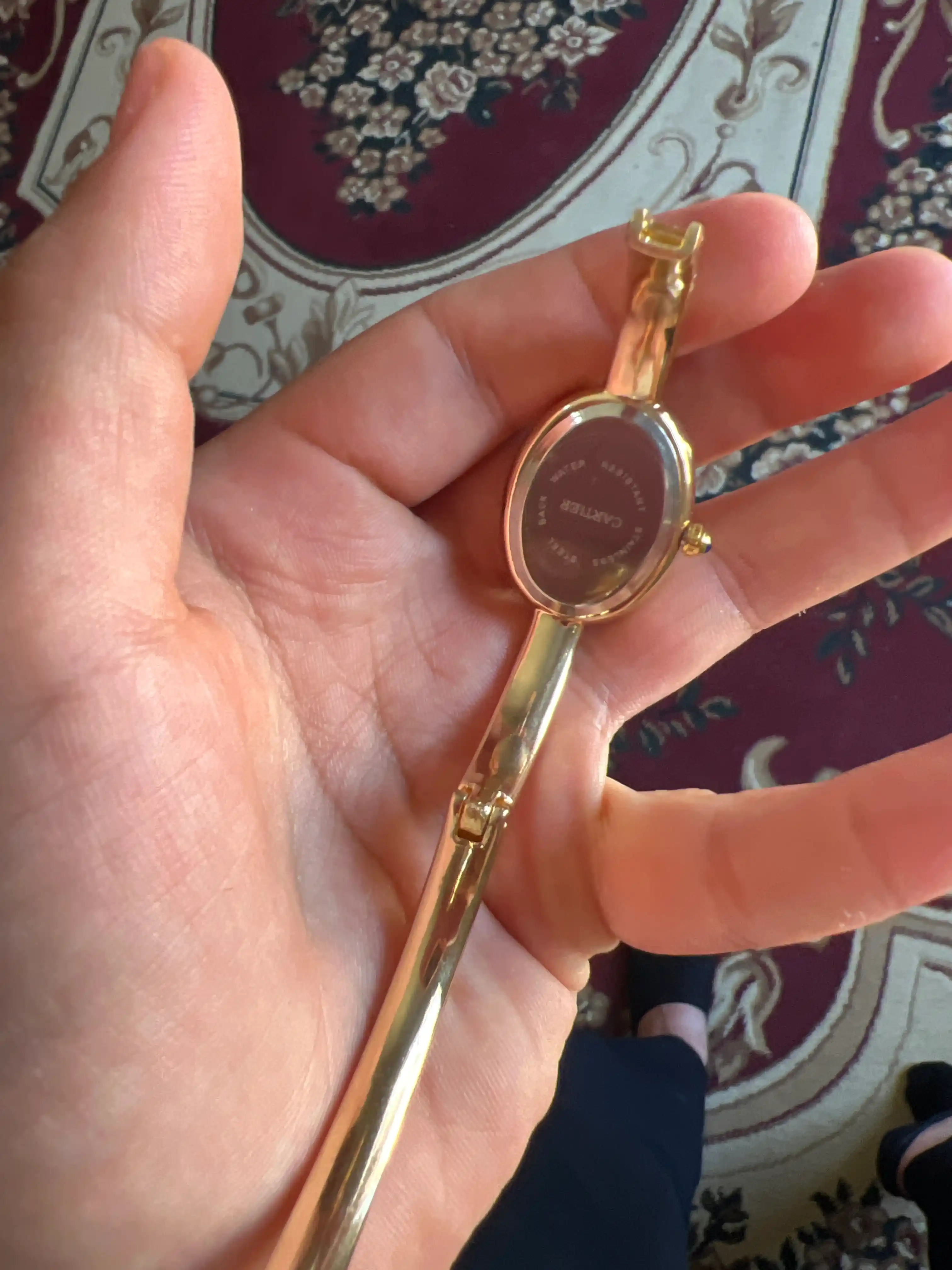 Ayollar qo‘l soati — klassik dizayn, metall braslet, rim raqamlari, kvarts mexanizm