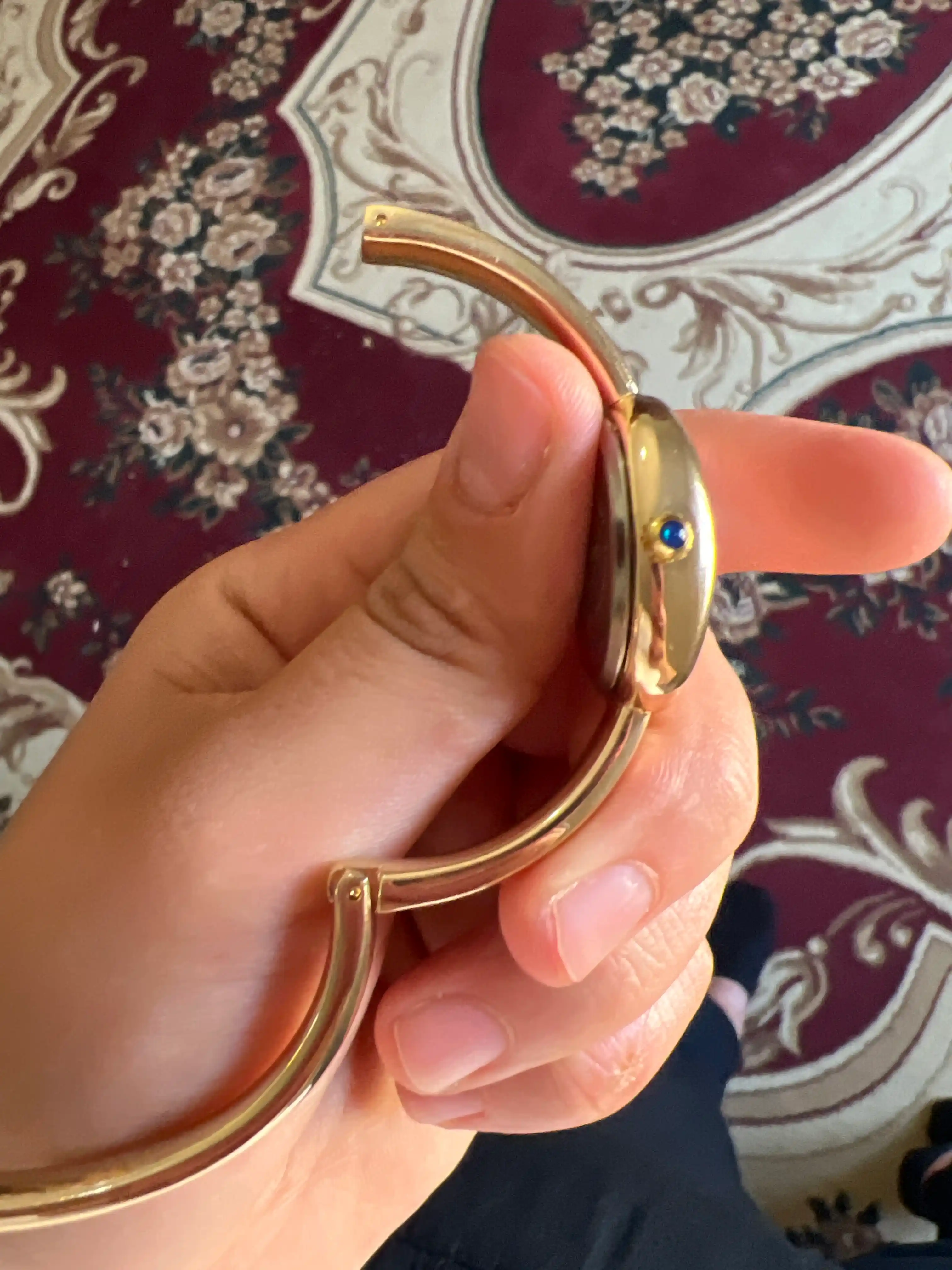 Ayollar qo‘l soati — klassik dizayn, metall braslet, rim raqamlari, kvarts mexanizm