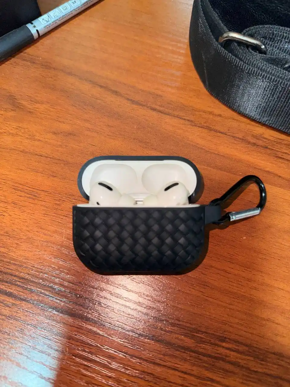 AirPods Pro/Pro 2 quloqchinlari uchun himoya chexoli, to'qilgan tekstura, karabinli