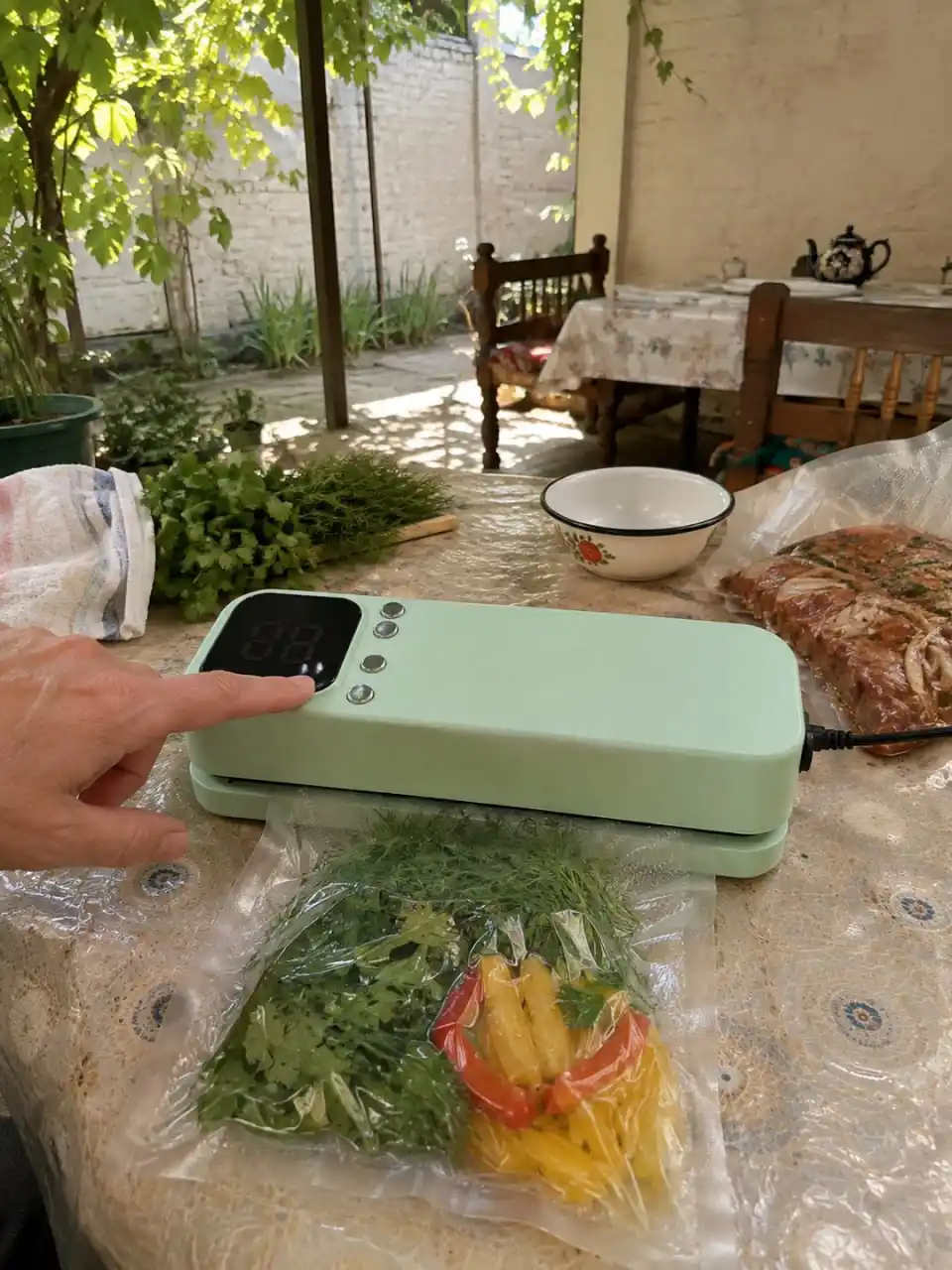 Вакуумный упаковщик для продуктов с цифровым дисплеем, мятный или бежевый