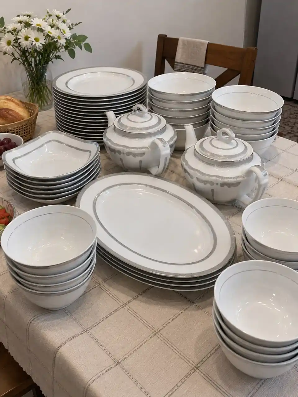 Posuda nabor 25 predmet 6 kishilik, chinni idishlar to'plami, tilla va kumush naqshlik