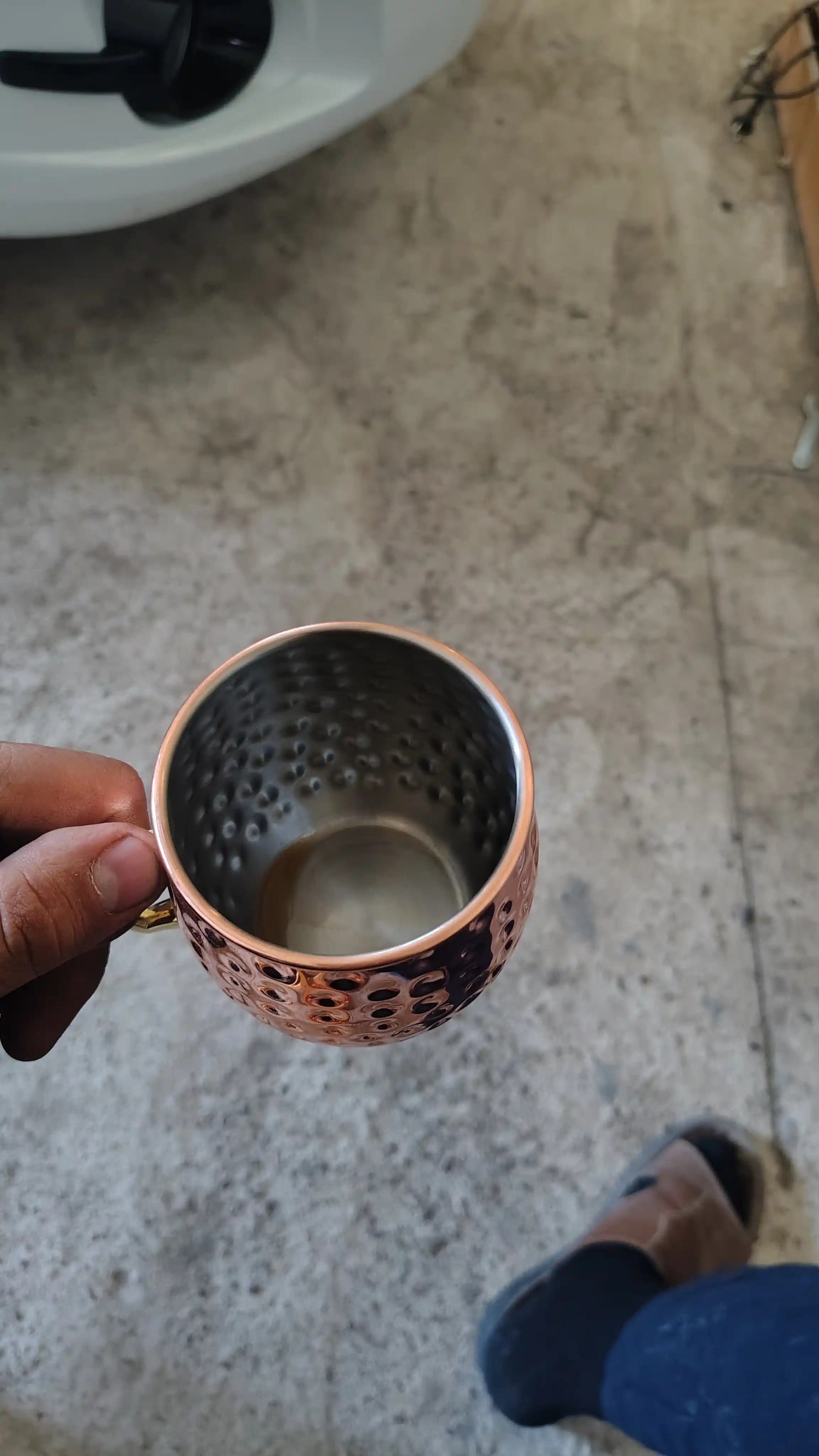 Naqshli va oltin rang tutqichli mis krujka –kokteyllari, choy va ichimliklar uchun, 450 ml