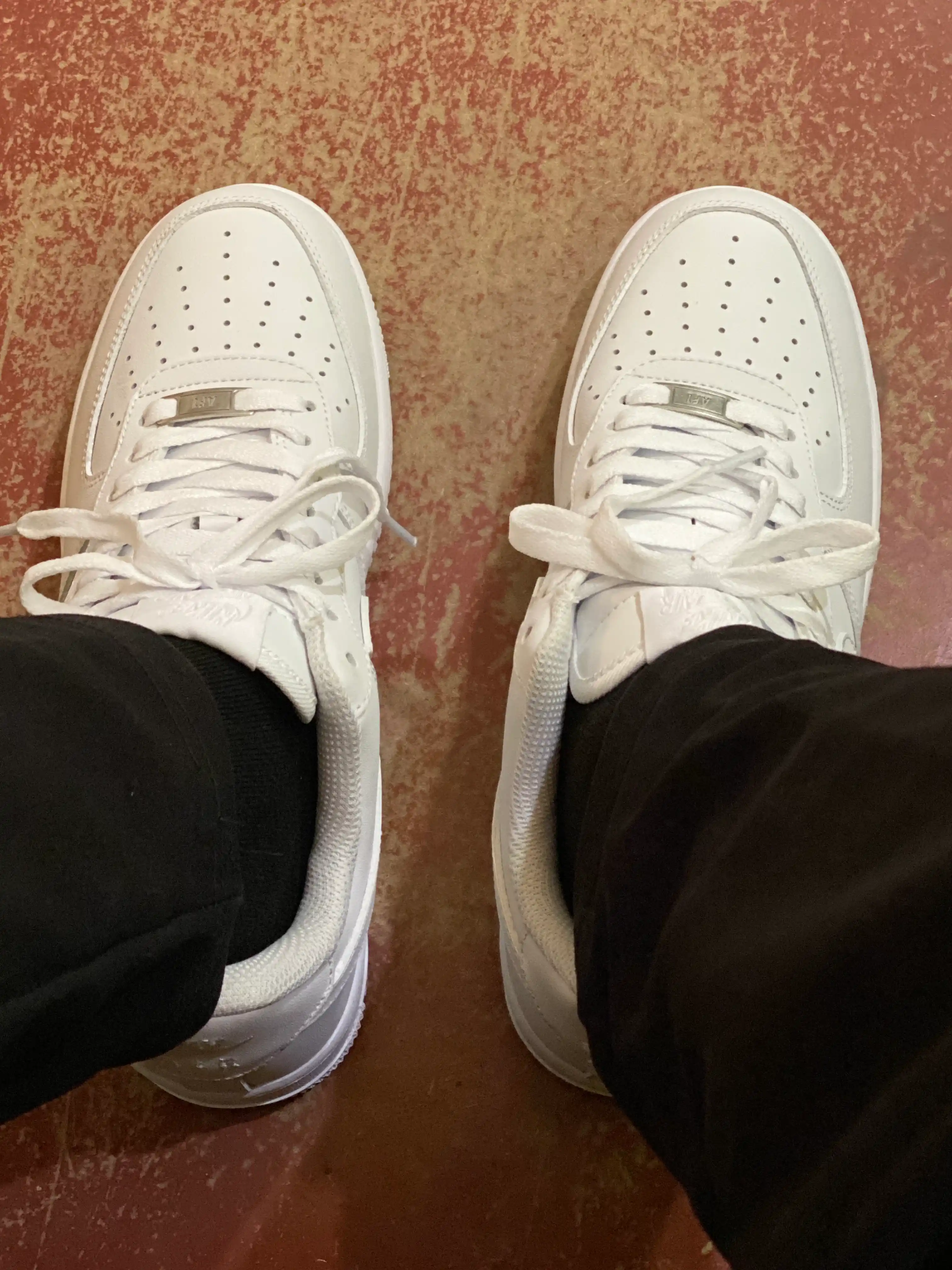 Erkaklar, ayollar va o‘smirlar uchun sport krossovkalari Nike Air Force 1, o'lchami 36-44
