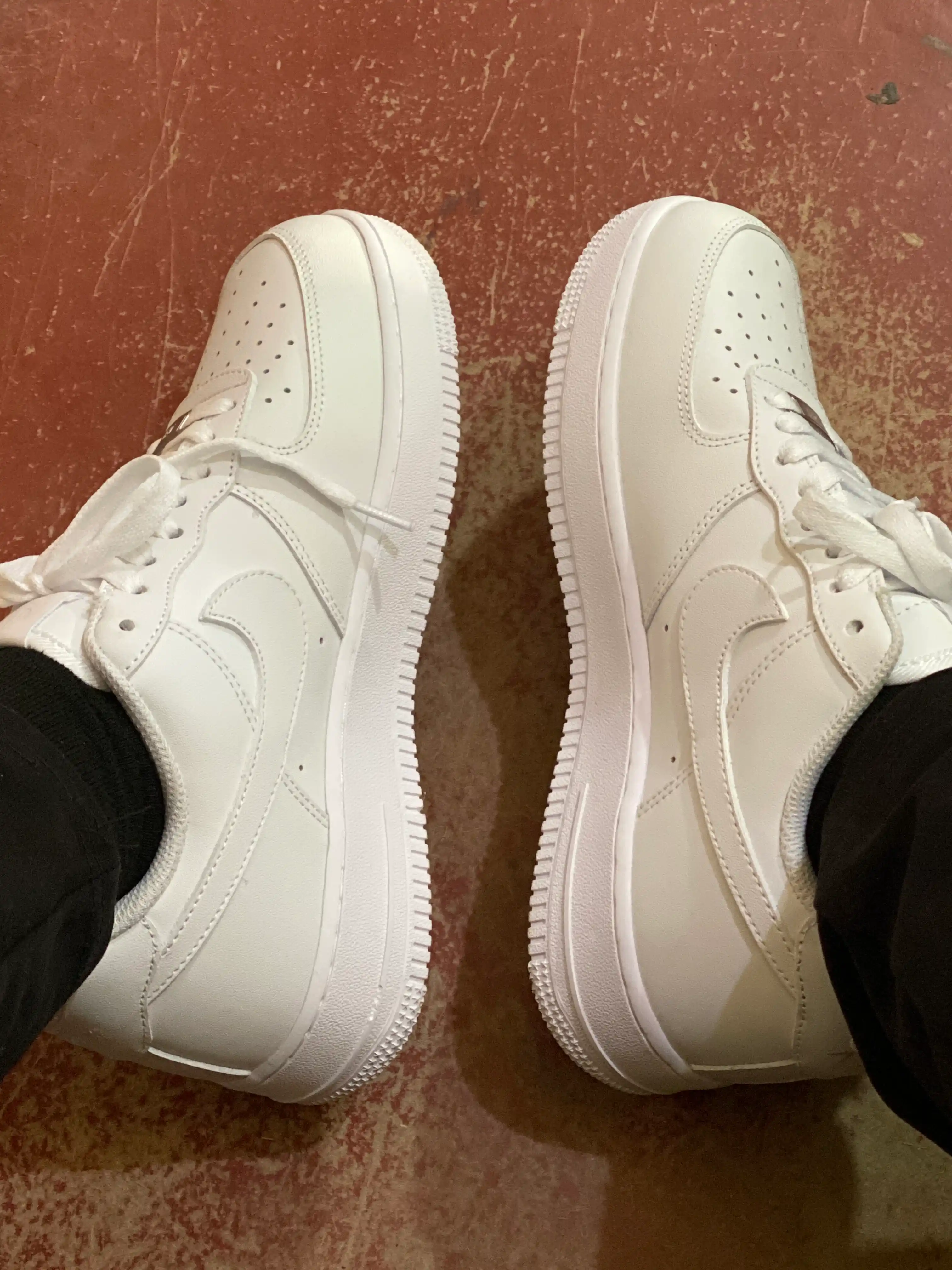 Erkaklar, ayollar va o‘smirlar uchun sport krossovkalari Nike Air Force 1, o'lchami 36-44
