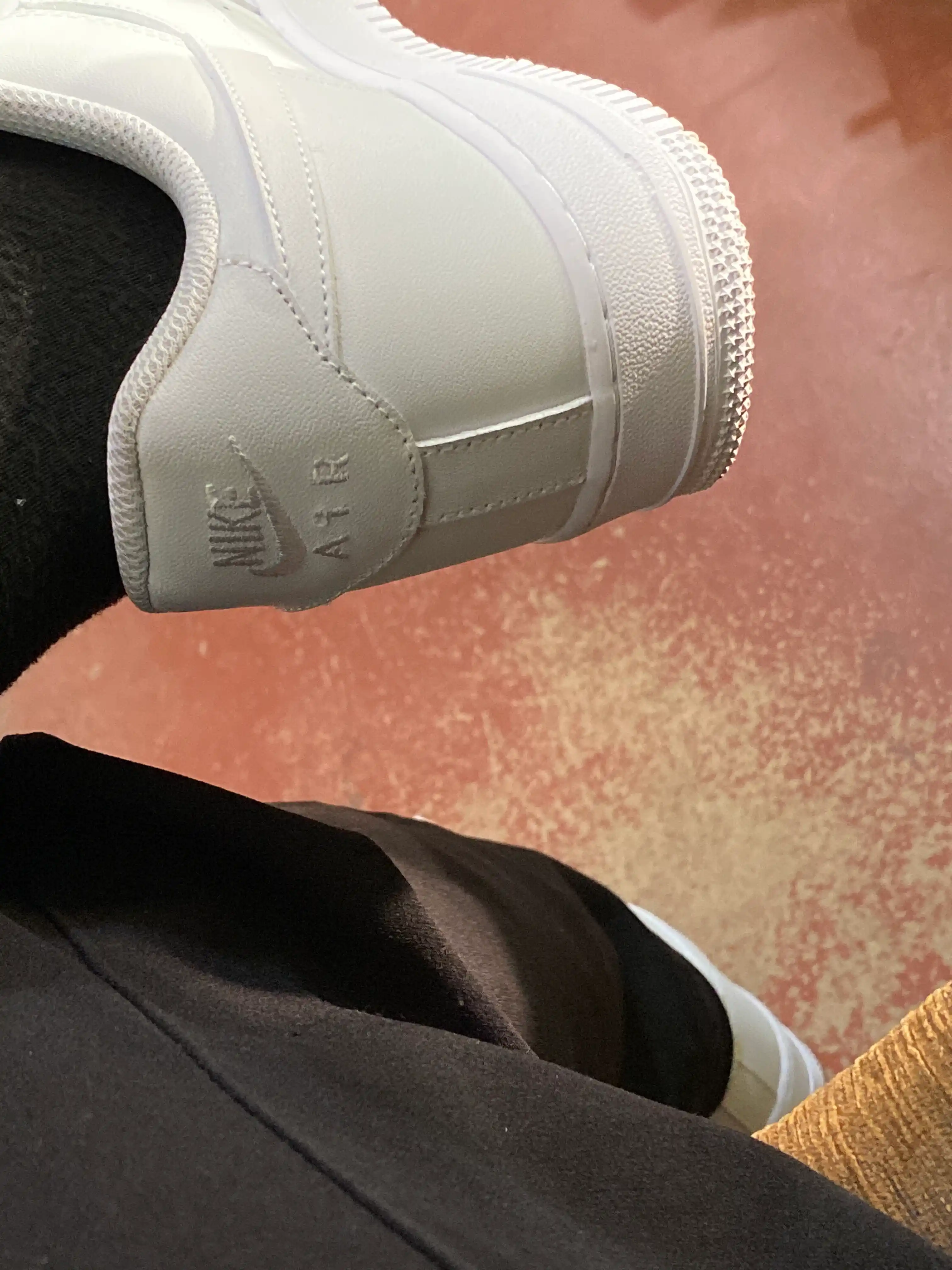 Erkaklar, ayollar va o‘smirlar uchun sport krossovkalari Nike Air Force 1, o'lchami 36-44