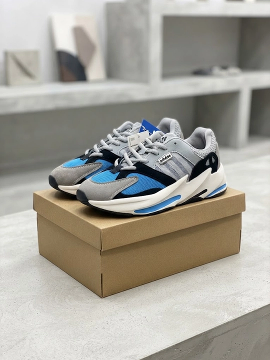 Adidas krossovkalari qulay va zamonaviy, yangi, o'lchamlari bor - 