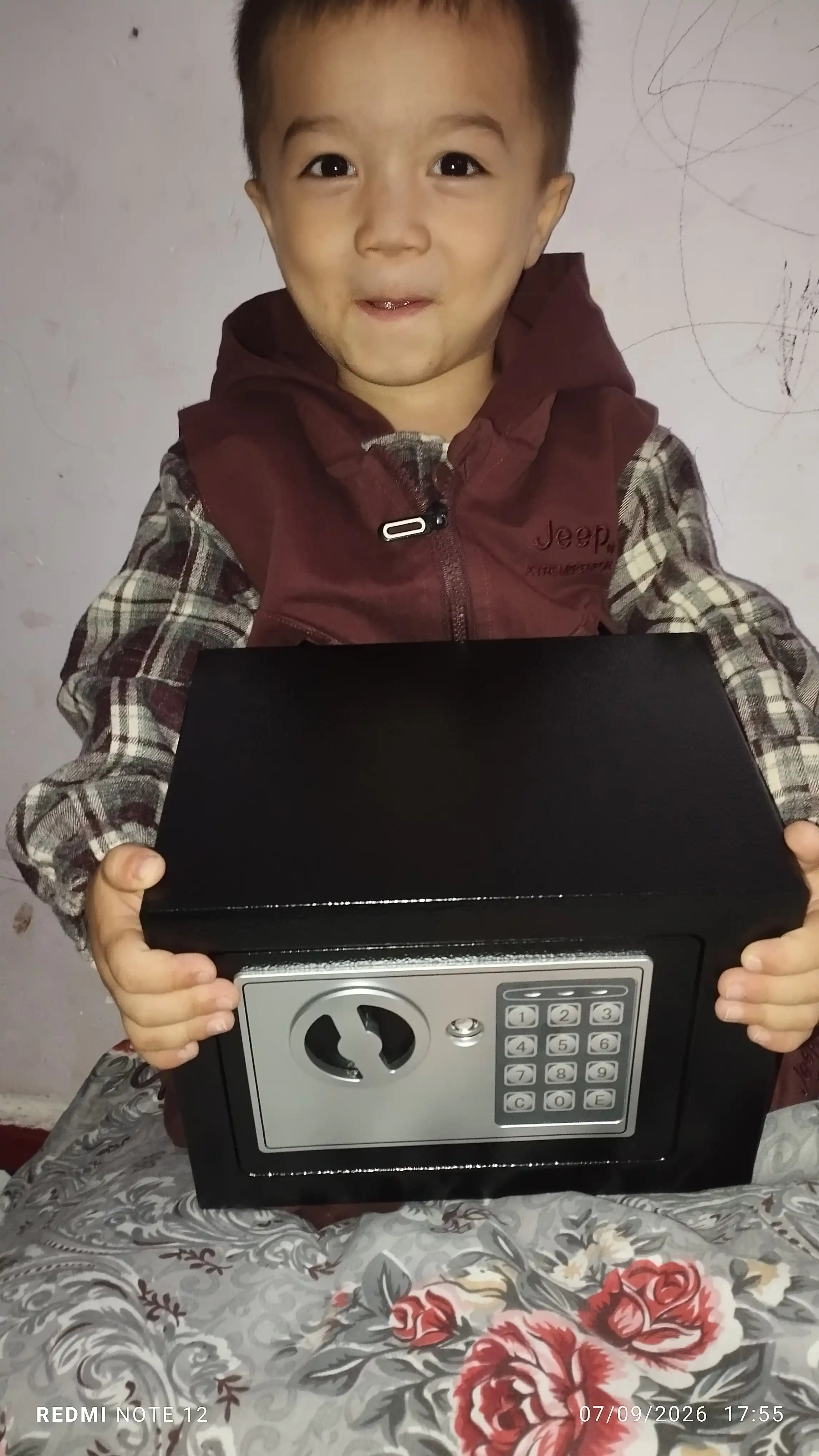 Mini seyf uy va ofis uchun, elektron zamok va kaliti bilan 23x17x17