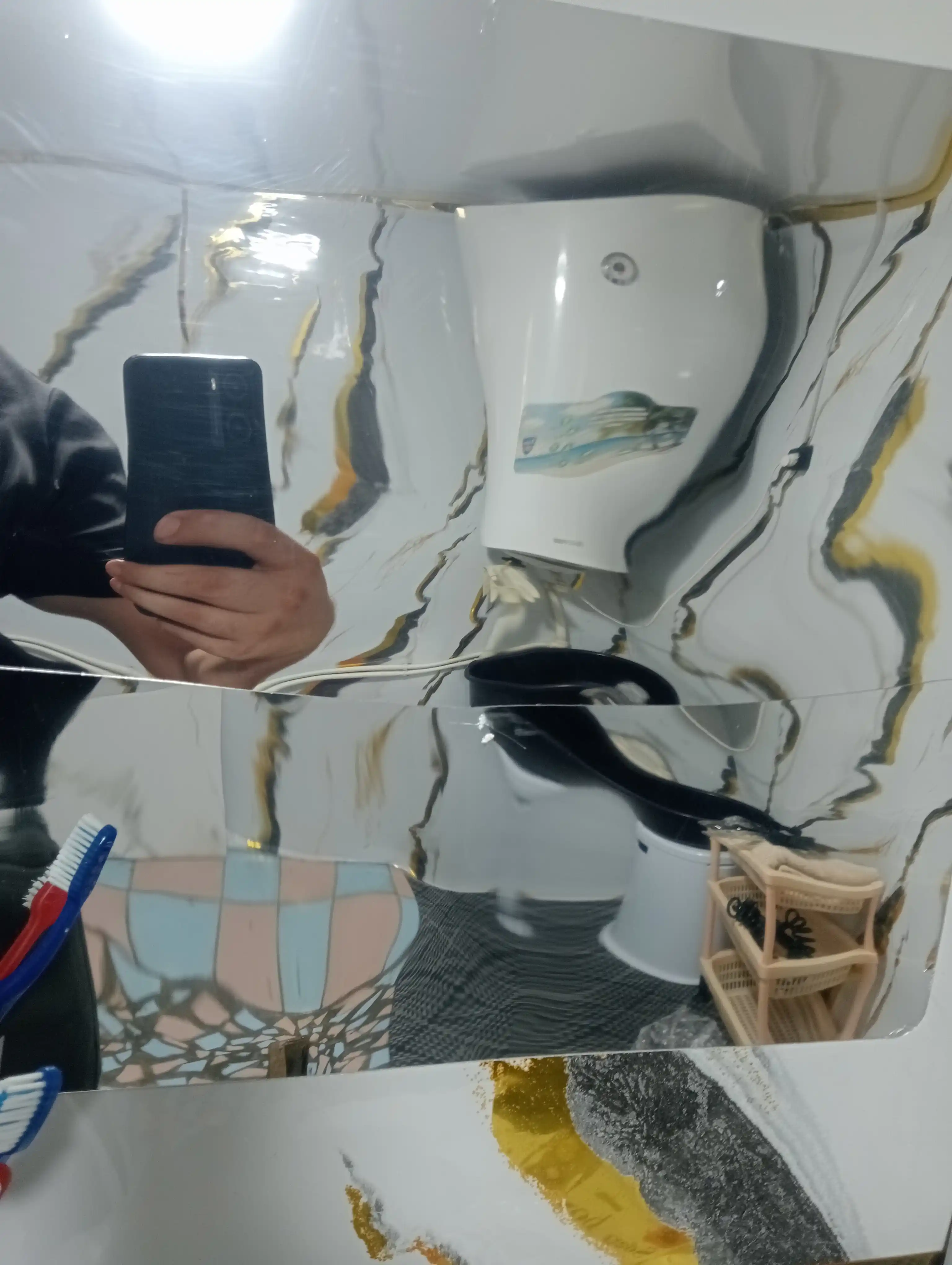 Devorga yopishtiriladigan, plastik oyna