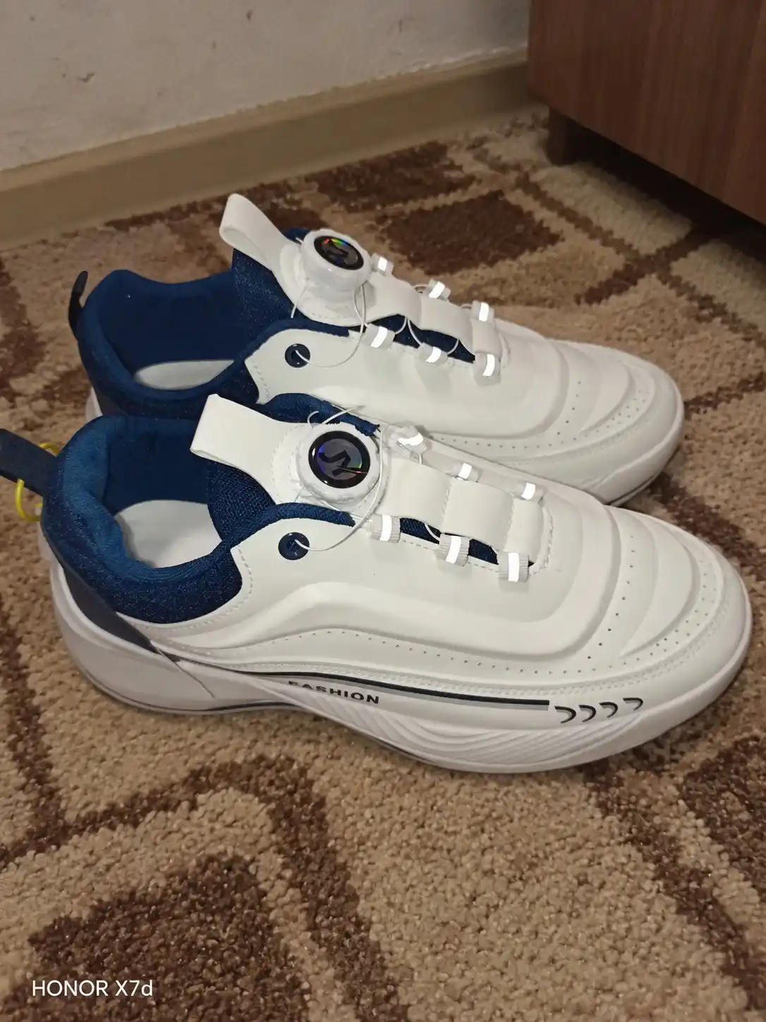 Krossovka erkaklar uchun FASHION, diskli tez mahkamlanadigan, oq-ko‘k va oq-yashil, 39–45