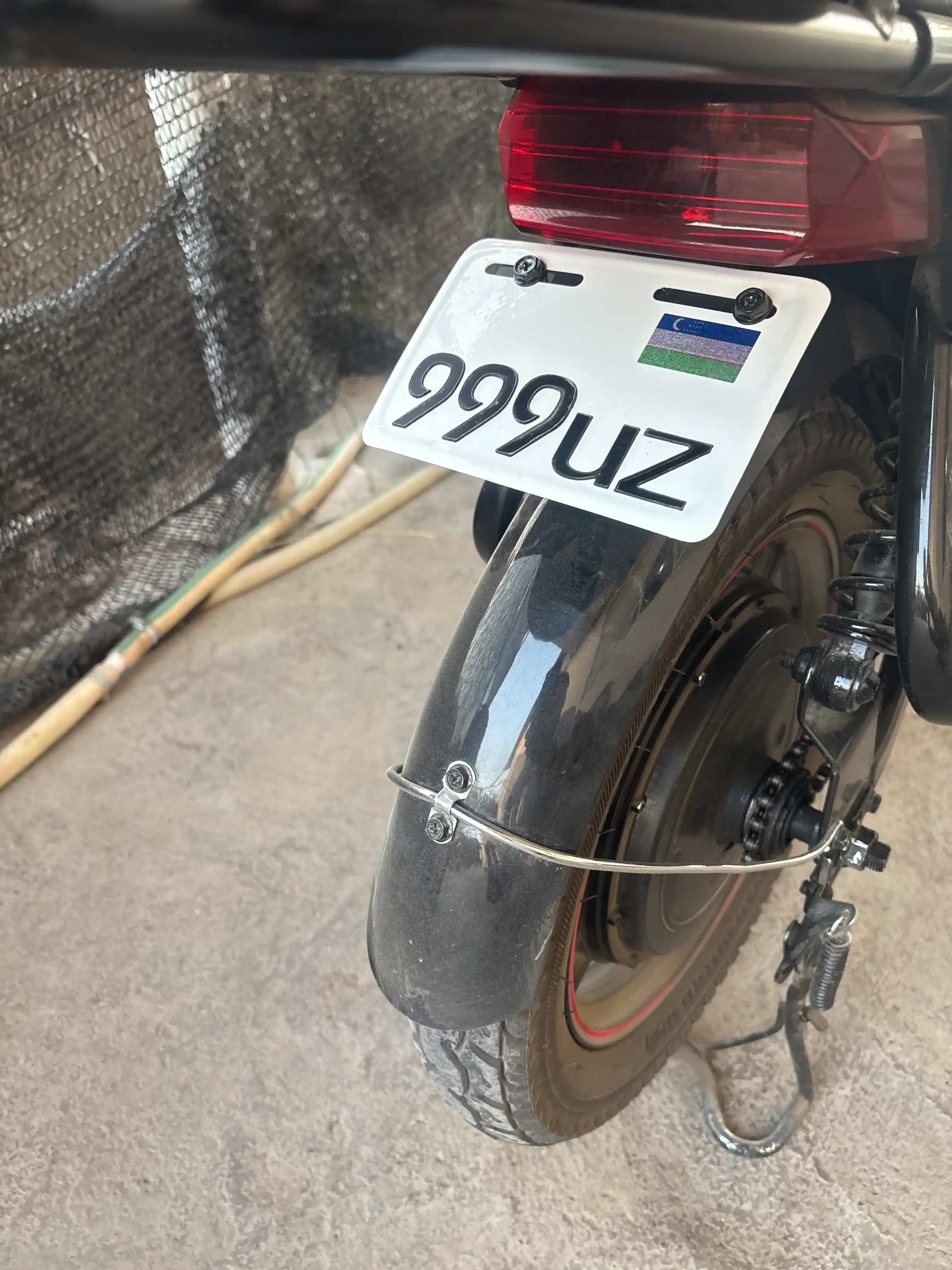 Aksessuar Nomer bo'yi 10 sm eni 15 sm, skuterlar va velosipedlar uchun 1 dona