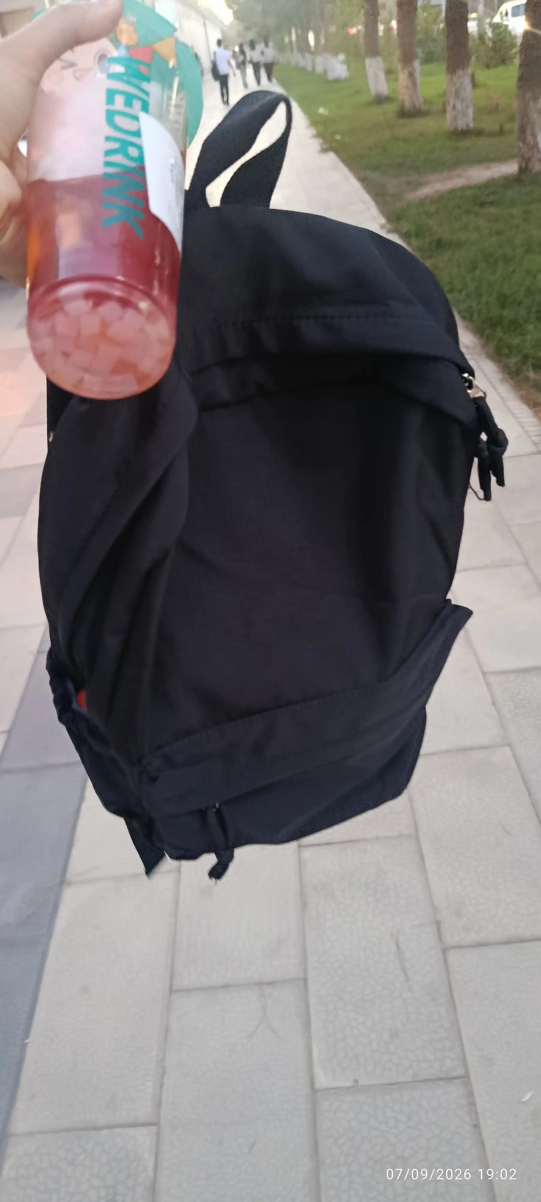 Sumka ayollar va erkaklar uchun, maktab sumkalar qizlar uchun va bolalar uchun