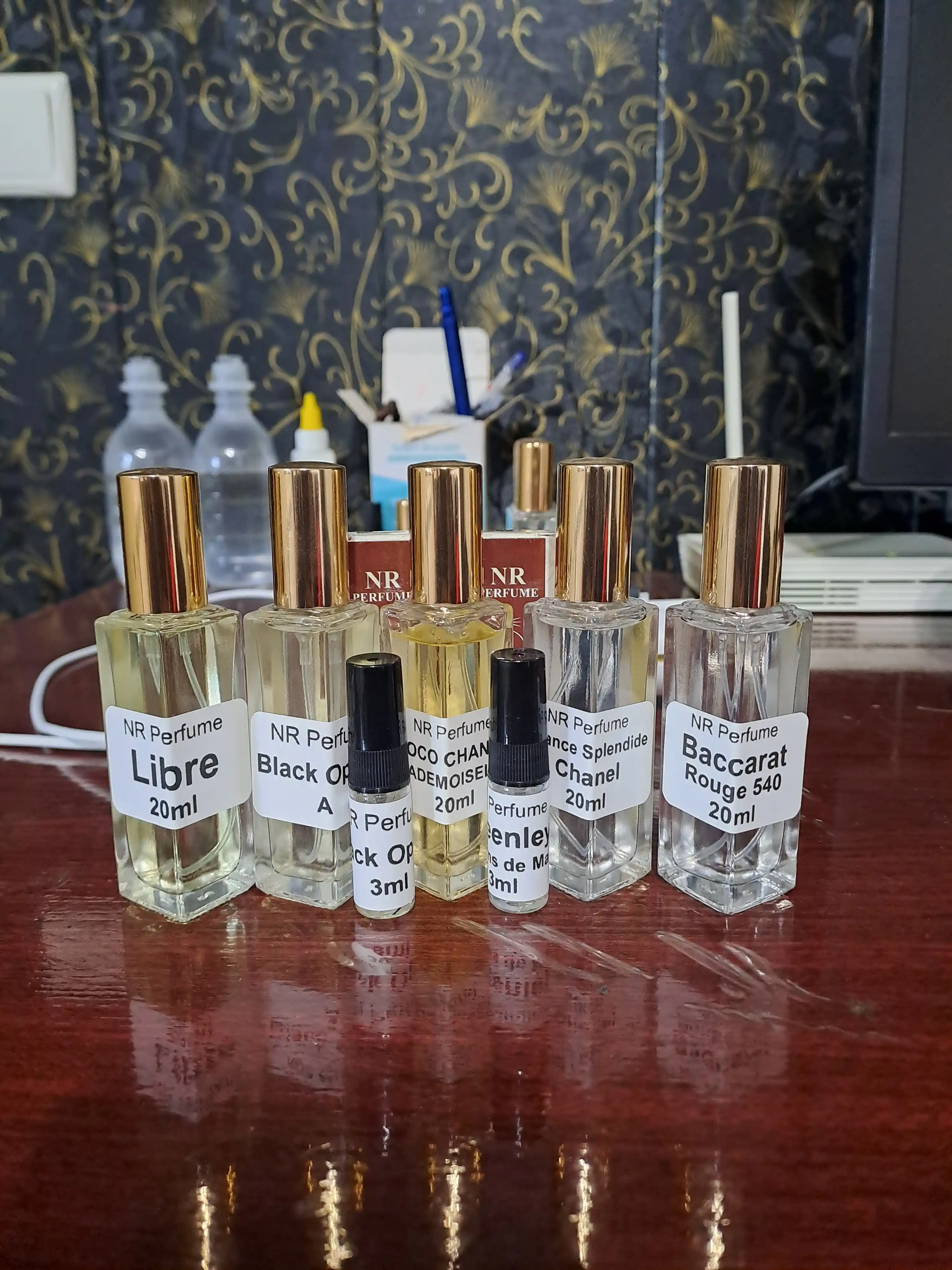 Atir Black Opium Yves Saint Laurent ayollar uchun, Fransiya