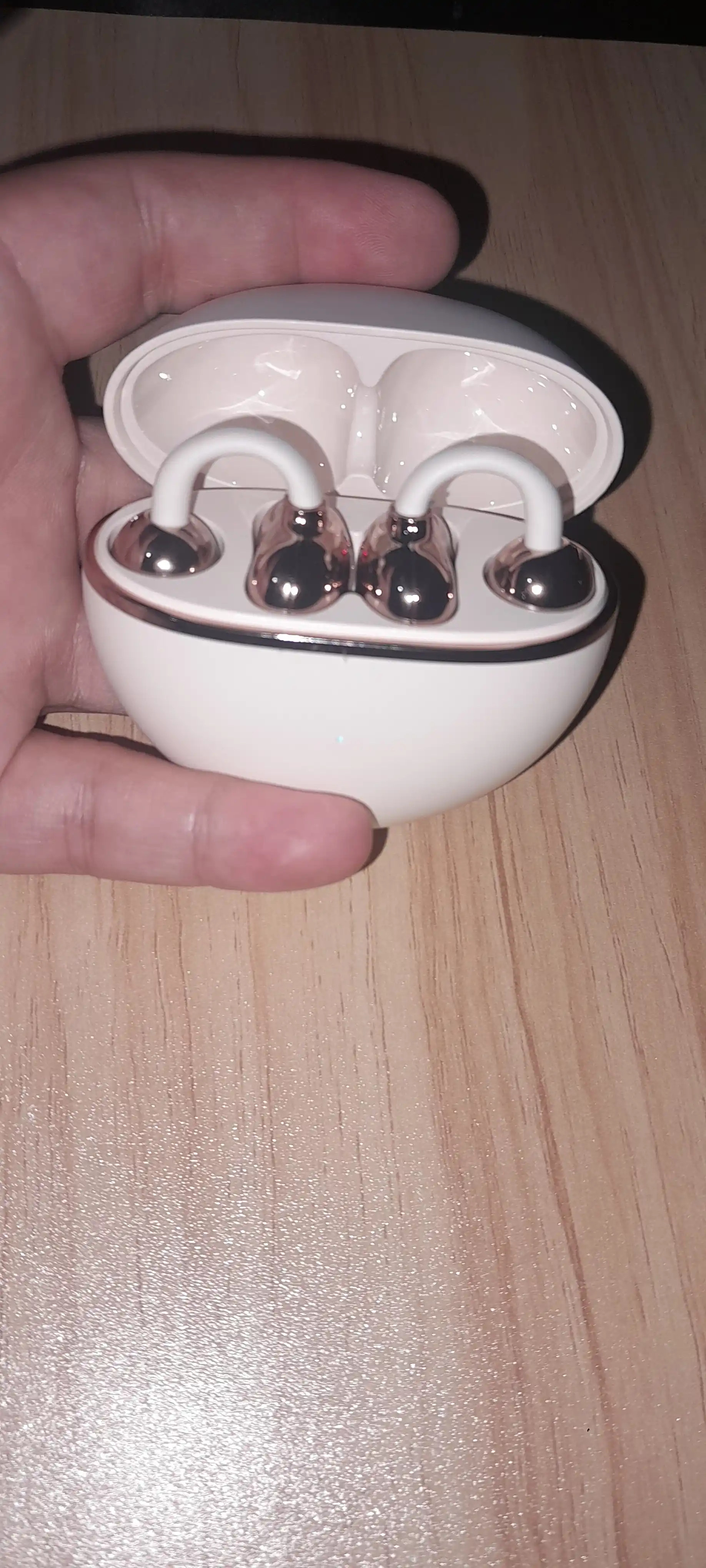 Simsiz Bluetooth quloqchinlar, sensorli boshqaruv va sifatli ovoz bilan