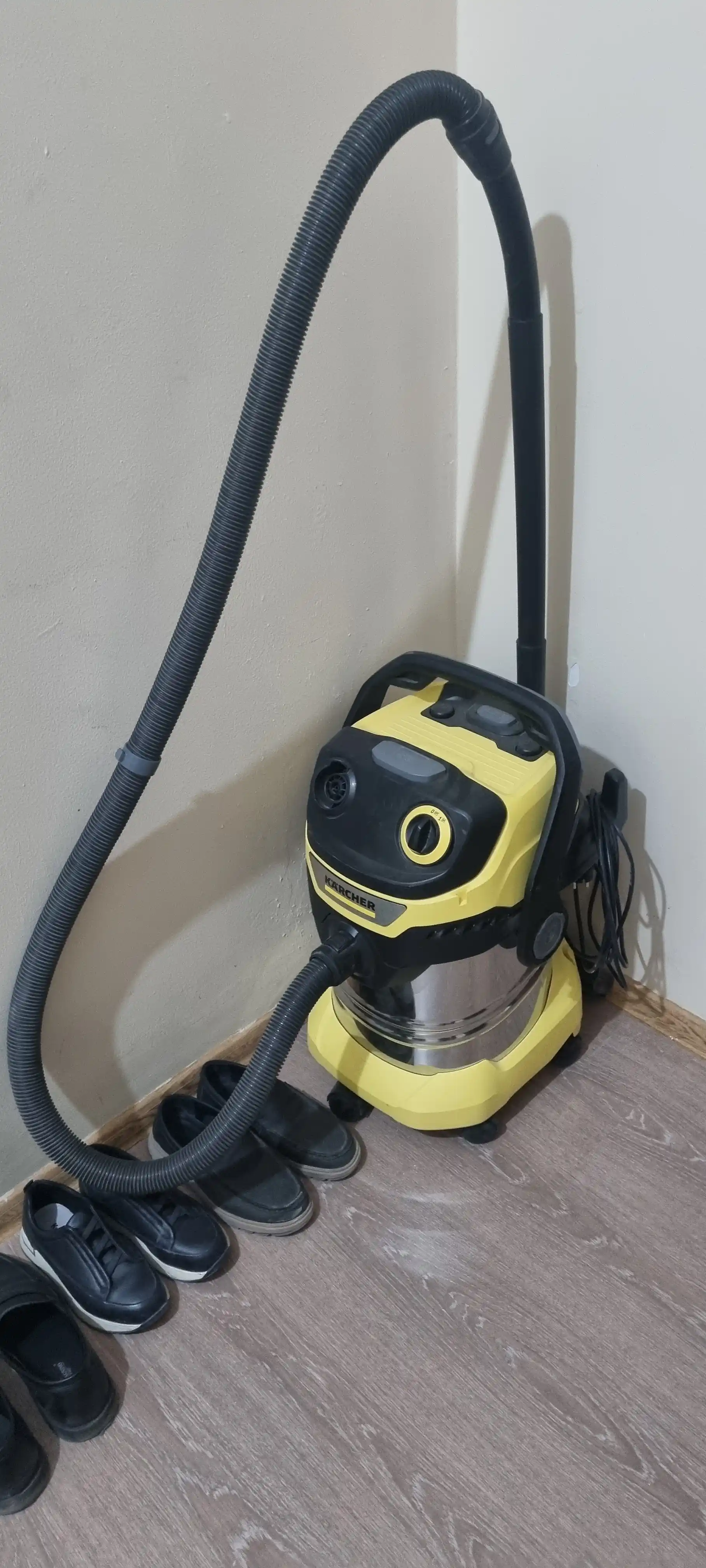 Karcher WD 5 S V-25/5/22 1.628-350.0 – zanglamaydigan idishga ega kuchli changyutgich