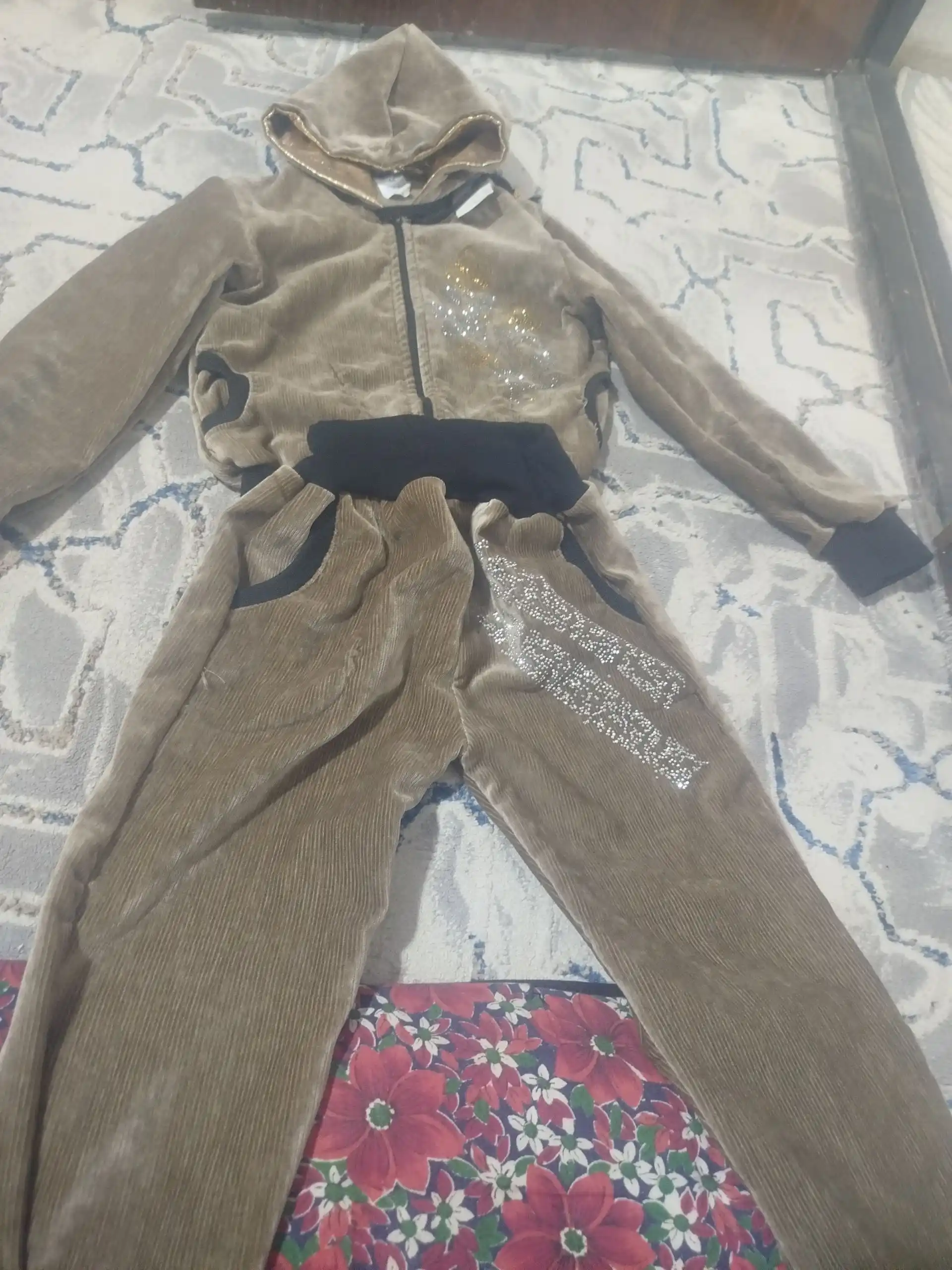 Qizlar uchun velyur kostyum, bolalar sport kostyumi, 5 yosh uchun kostyum, yumshoq velyur,