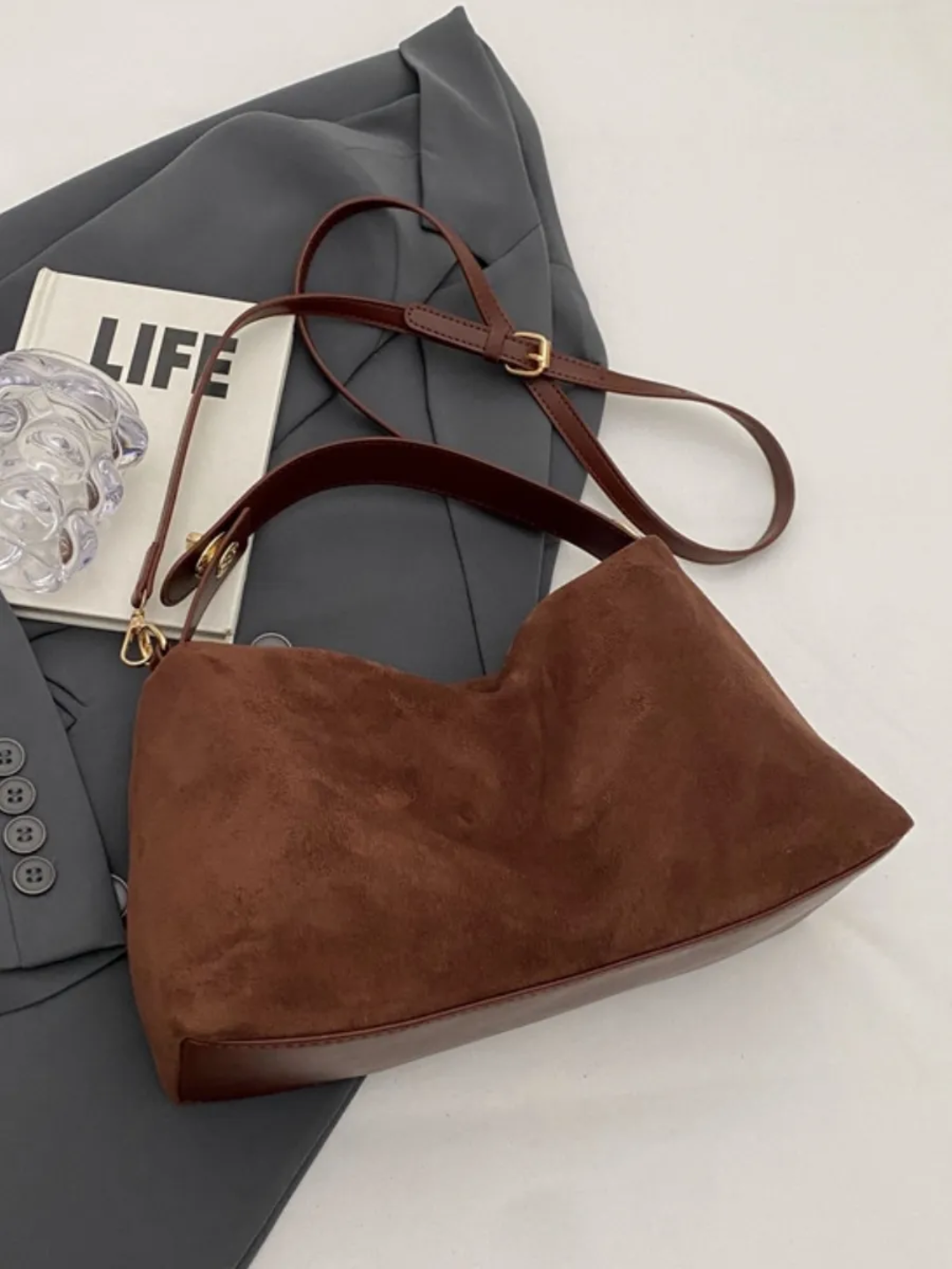 Ayollar zamshali hobo tote sumkasi, yelkaga, qisqa tutqich va uzun tasma bilan