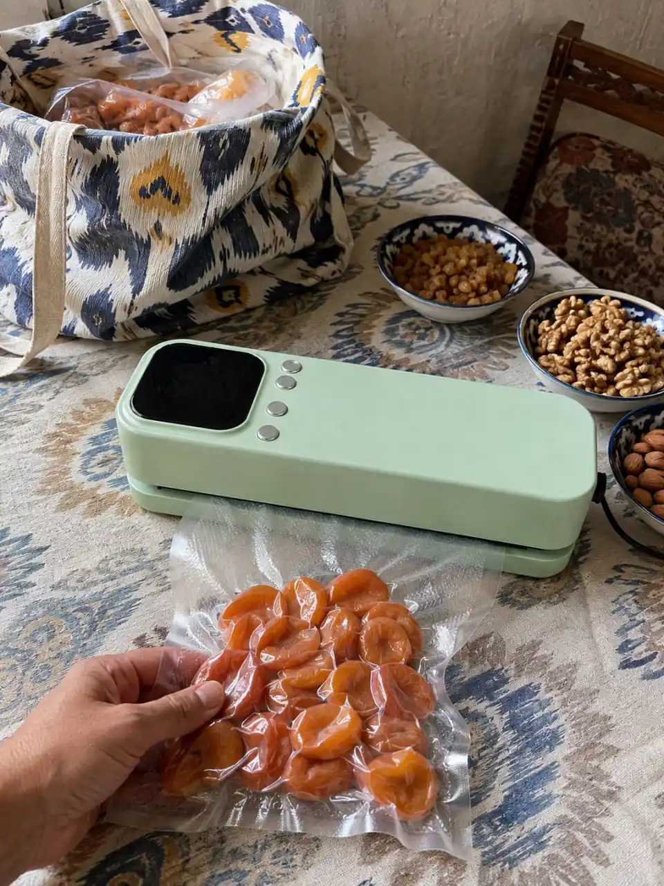 Вакуумный упаковщик для продуктов с цифровым дисплеем, мятный или бежевый