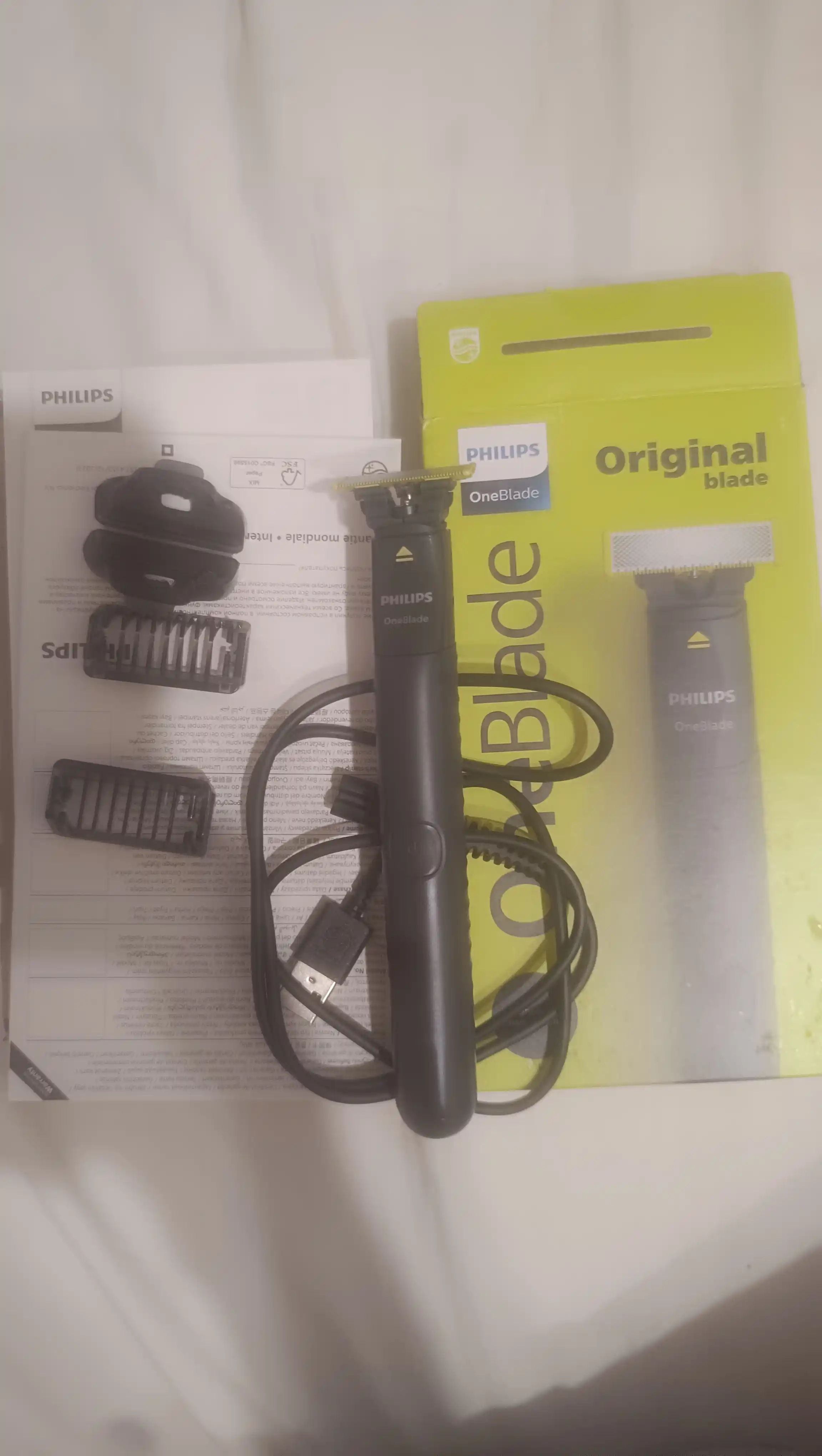 Soqol mashinasi Philips OneBlade QP1424, soqol, mo'ylov, aylanma, suv o'tkazmaydigan
