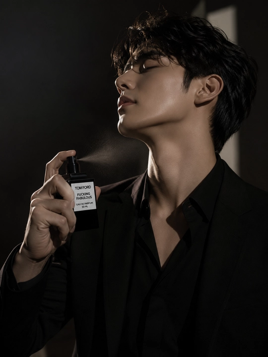 Tom Ford Fabulous uniseks atiri, terili va bodomli Eau de Parfum, iliq nafis ifor