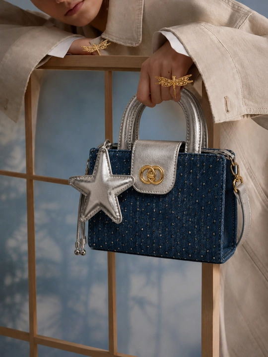 Chanel yozuvli ayollar mini sumkasi, denim, yelka tasmali