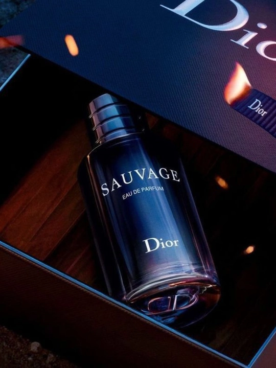 Dior Sauvage erkaklar xushbo'ylangan suv, yangi sitrusli va yog‘ochsimon hid, parfyumi