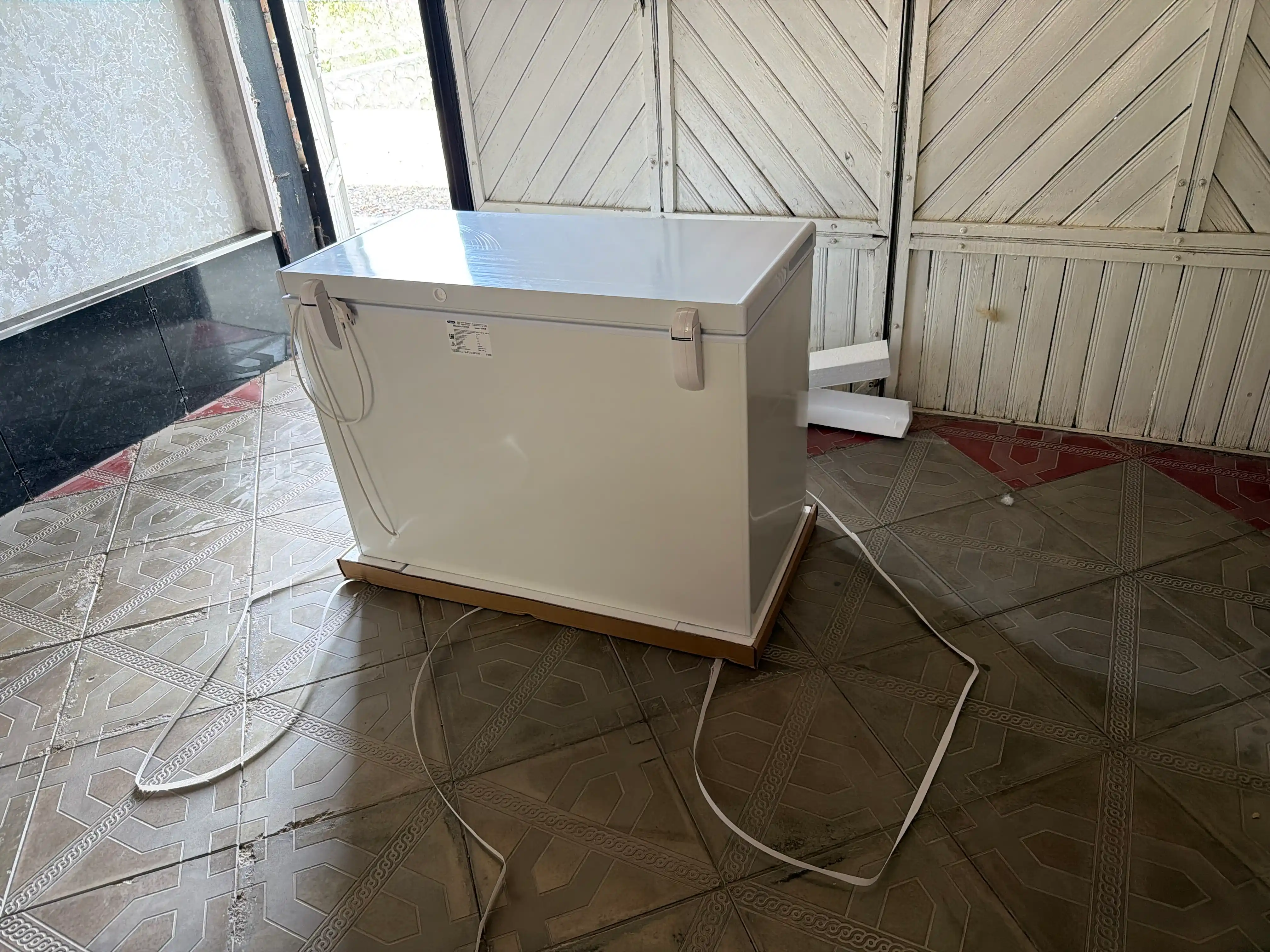 Gorizontal muzlatgich Biryusa 240KVS, hajmi 220 litr, invertor kompressor