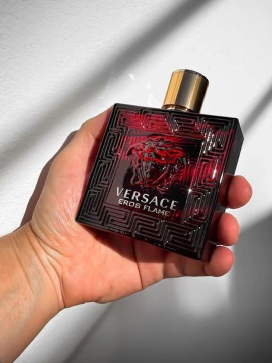 Versace Eros Flame erkaklar parfyumlangan suvi, sitrusli ziravorli yog‘och ifori