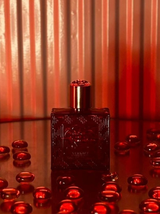 Versace Eros Flame erkaklar parfyumlangan suvi, sitrusli ziravorli yog‘och ifori