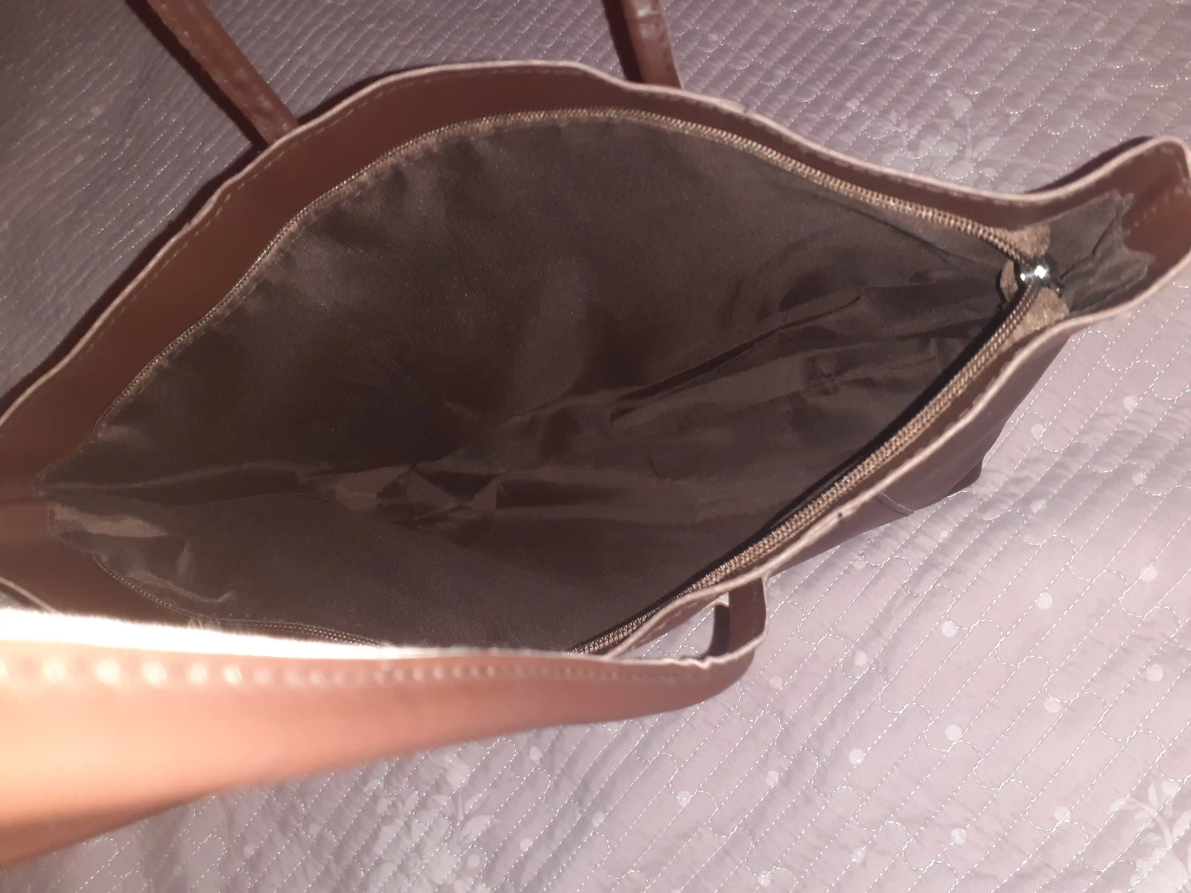 Maktab sumkasi, ayollar uchun katta, yelkaga qo‘yiladigan, to‘ti, A4 formatli, shopper