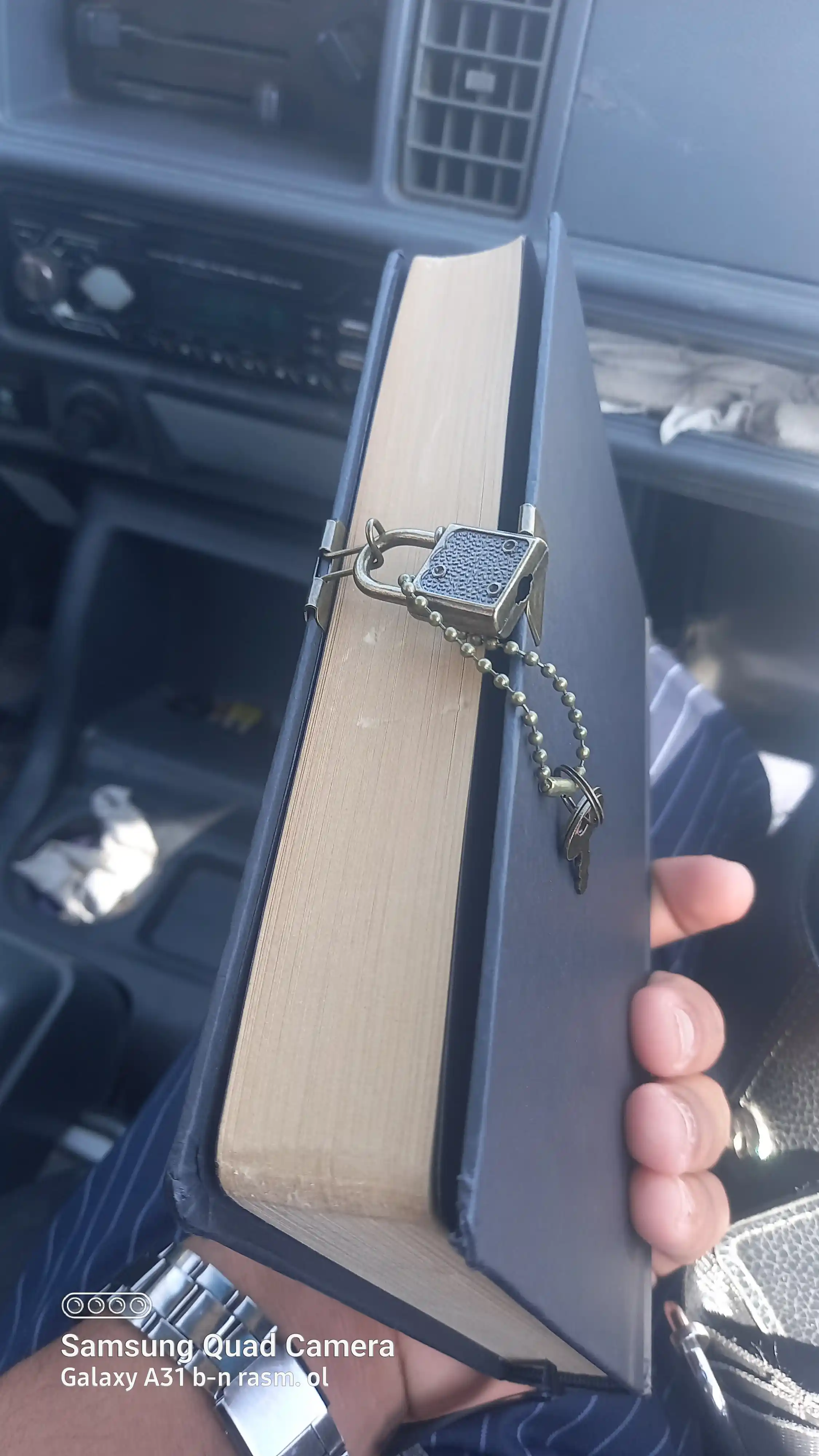 Klassik 365 kunlik kundaliklar va bloknotlar, qulf va kod bilan