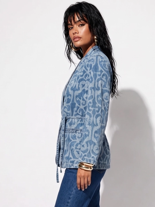 UMA ayollar uchun vintage naqshli va belbog‘li denim kimono-jaket