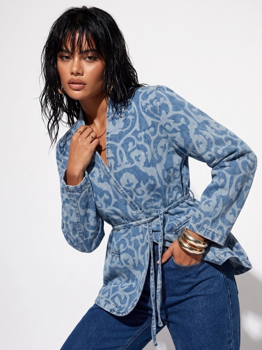 UMA ayollar uchun vintage naqshli va belbog‘li denim kimono-jaket